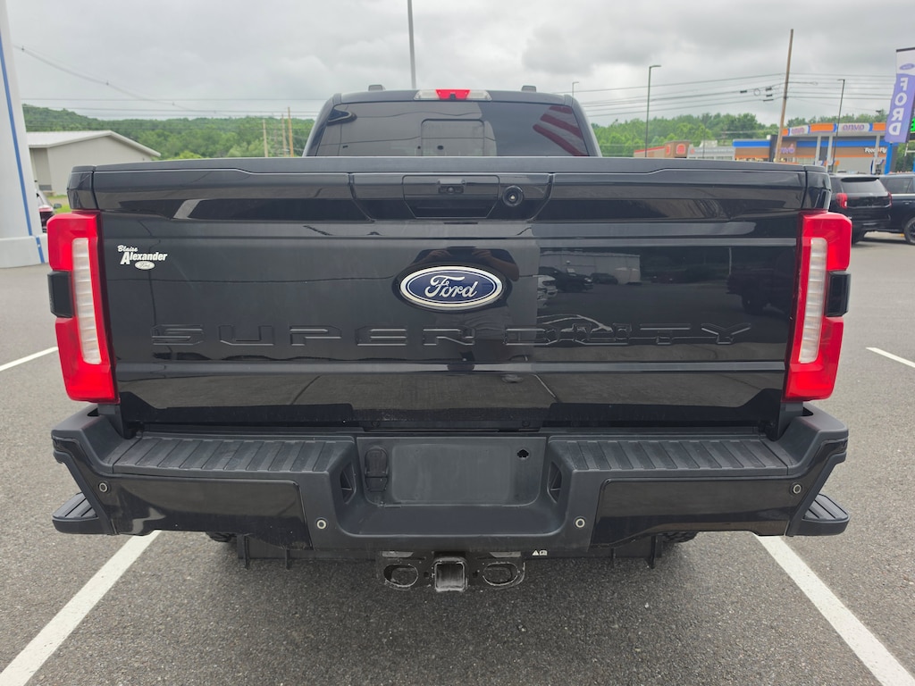 Used 2023 Ford Super Duty F-350 SRW LARIAT Truck Crew Cab