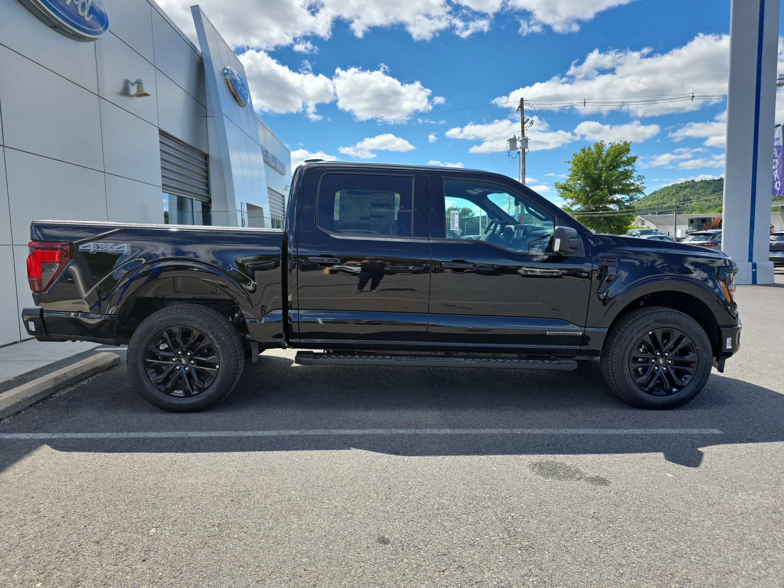 2025 Ford F-150 XLT photo 2