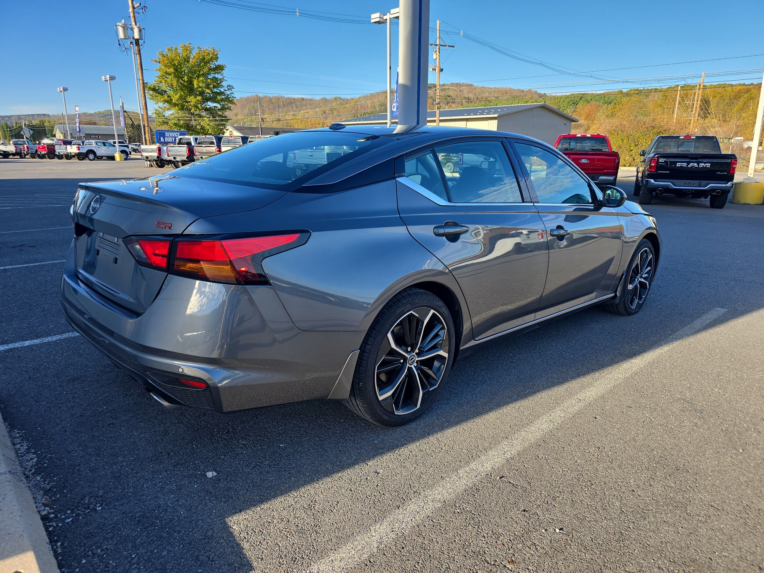 2024 Nissan Altima 2.5 SR photo 2