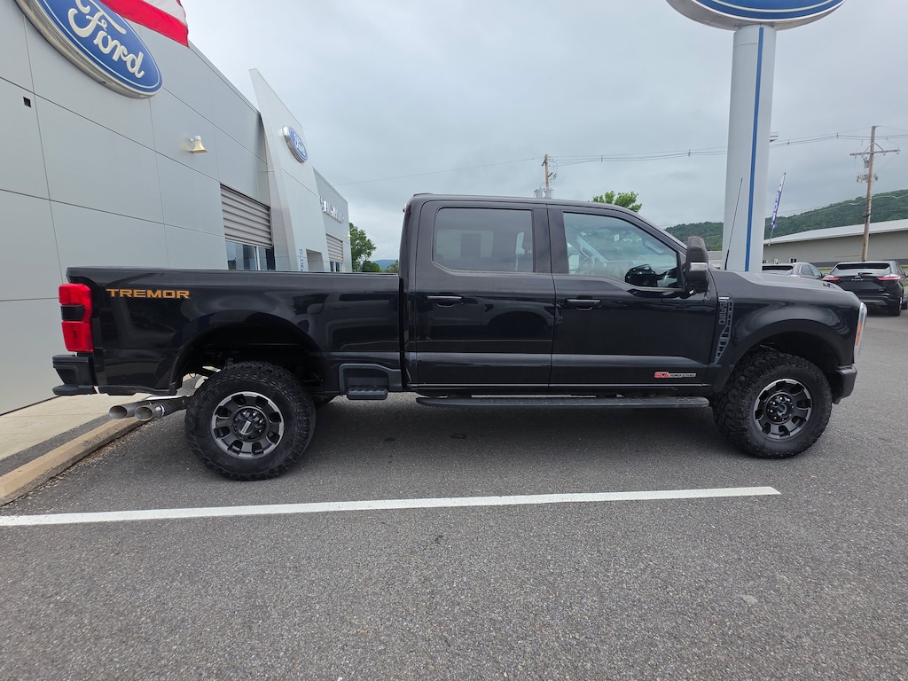 Used 2023 Ford Super Duty F-350 SRW LARIAT Truck Crew Cab