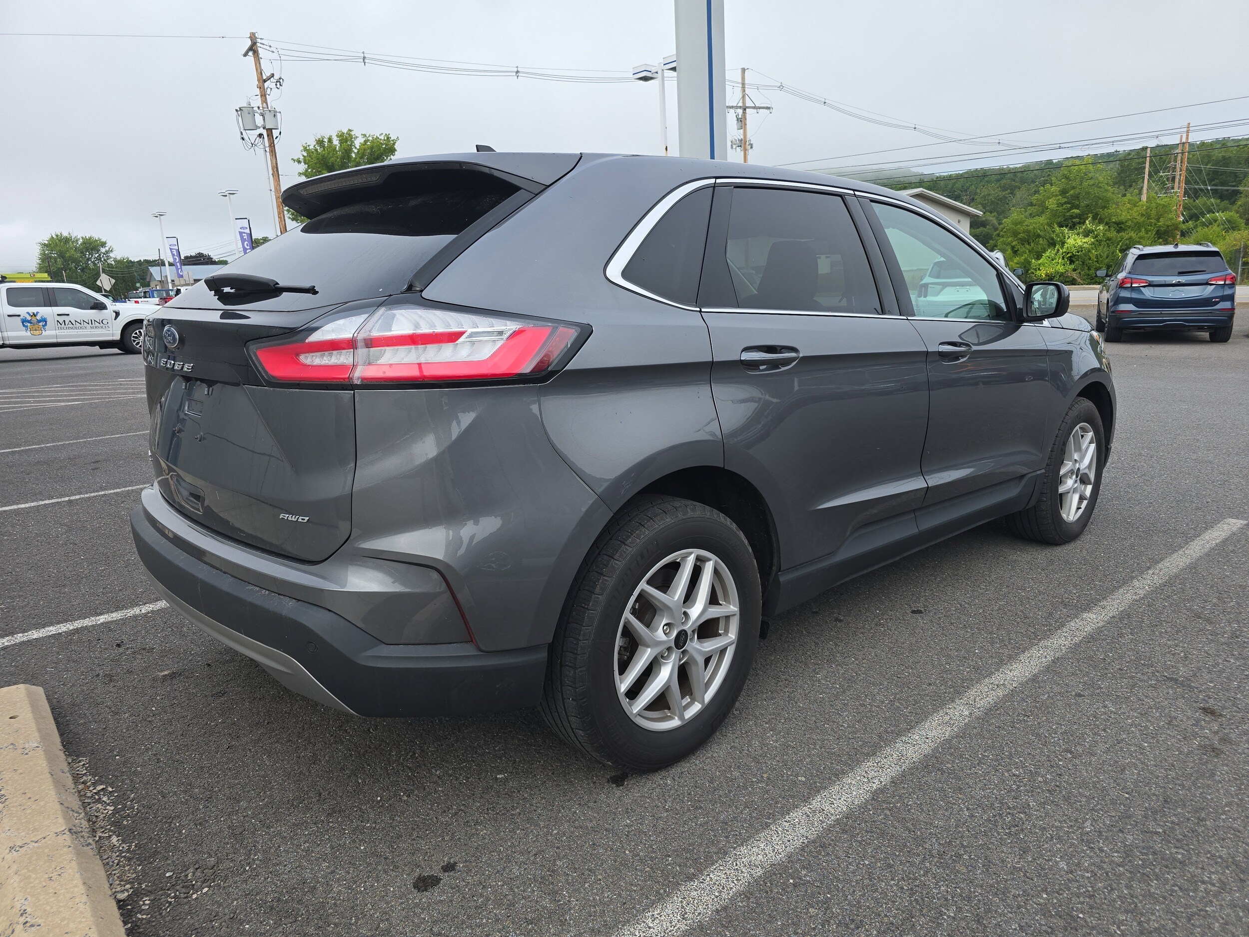 2024 Ford Edge SEL photo 3