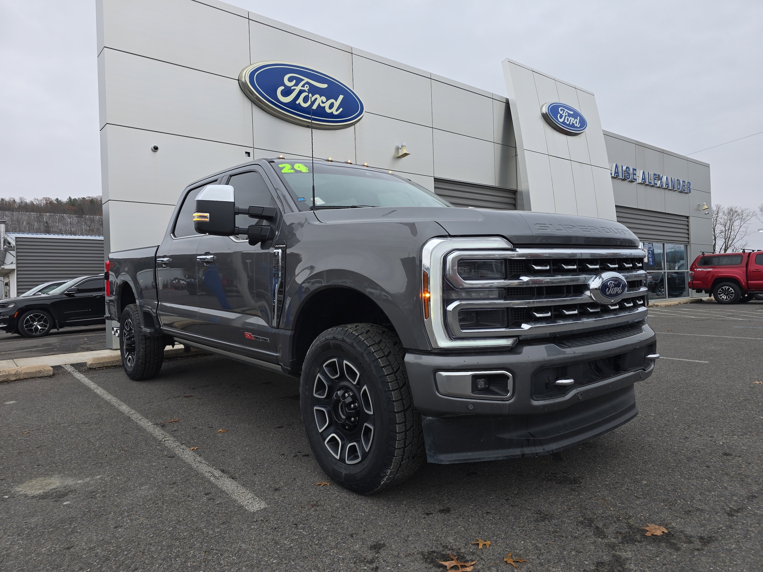 2024 Ford F-350 Super Duty Platinum's photo