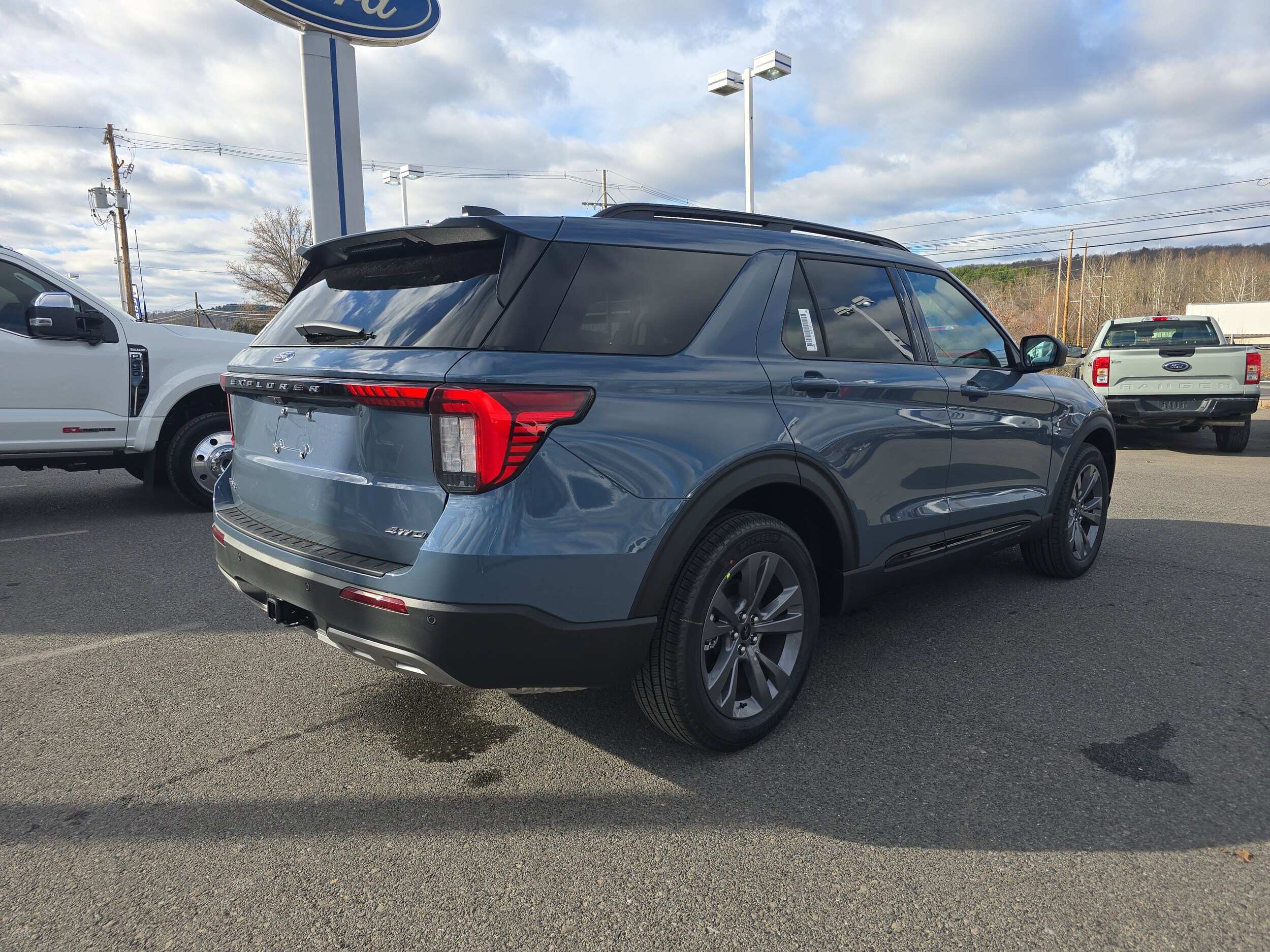 2026 Ford Explorer photo 3