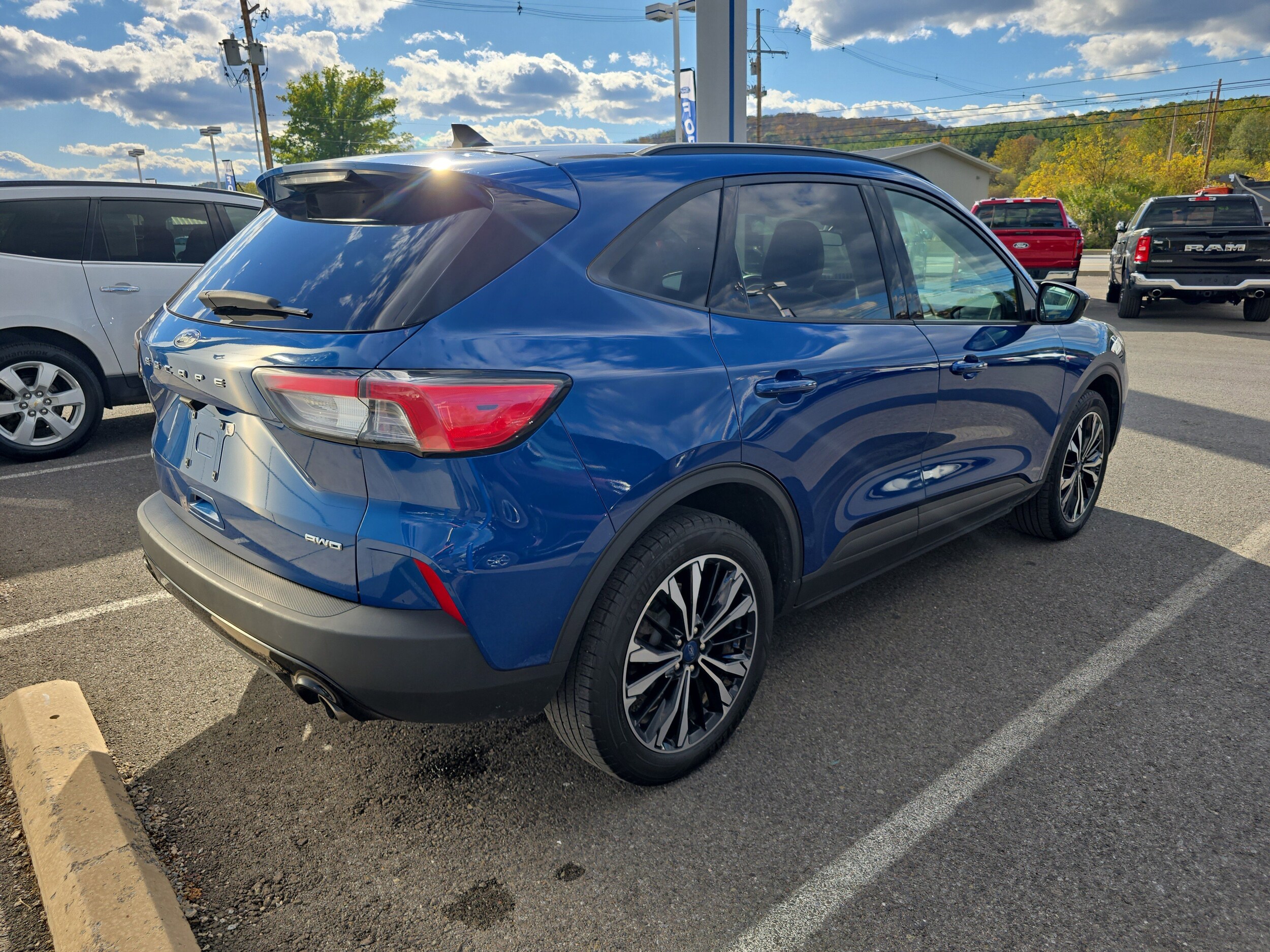 2022 Ford Escape SE photo 2