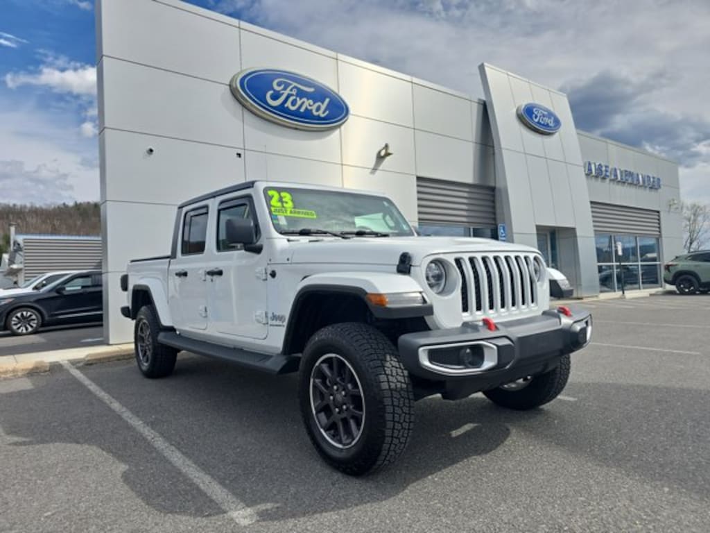 Used 2023 Jeep Gladiator Overland Truck Crew Cab