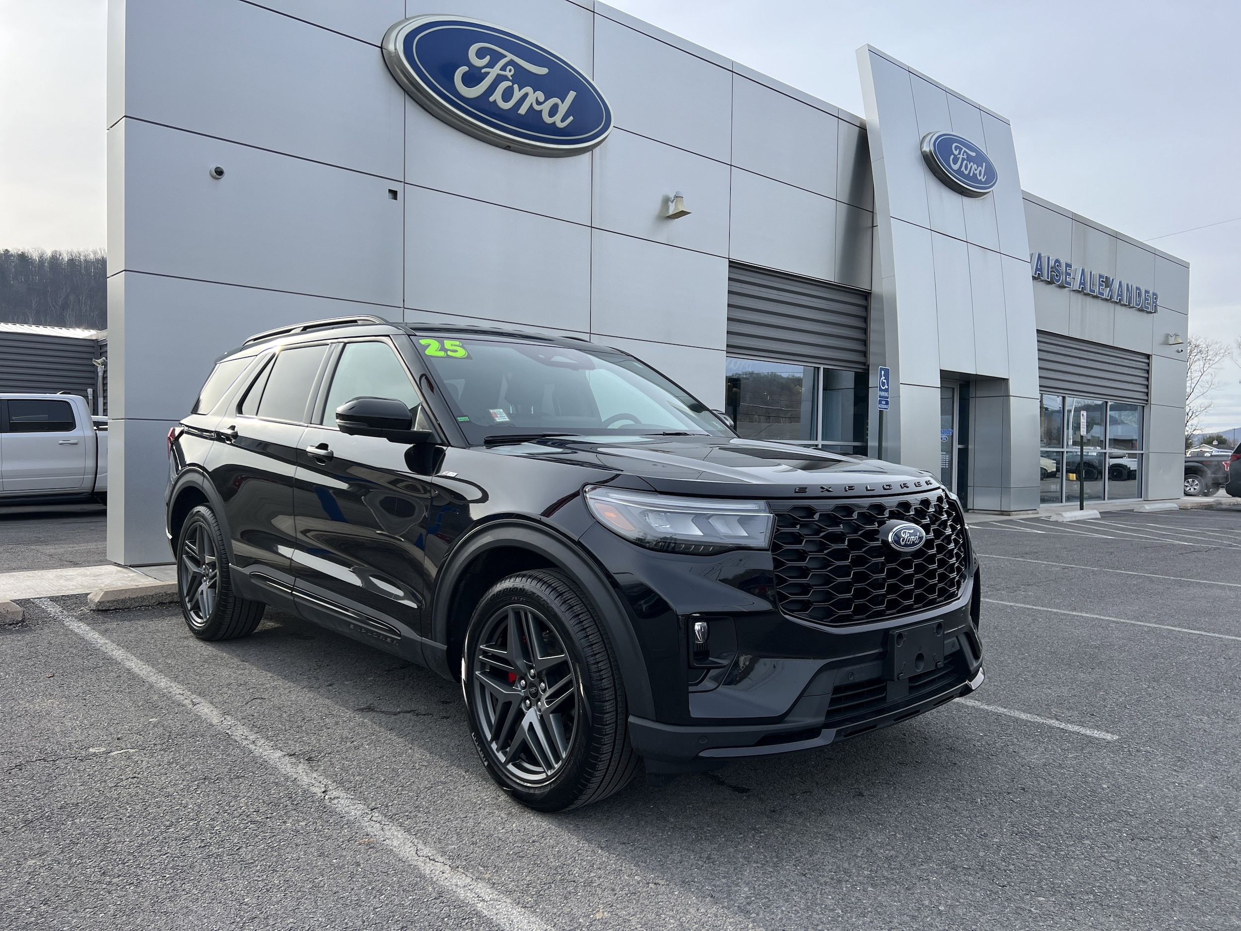 2025 Ford Explorer ST-LINE 4WD (PL535)'s photo