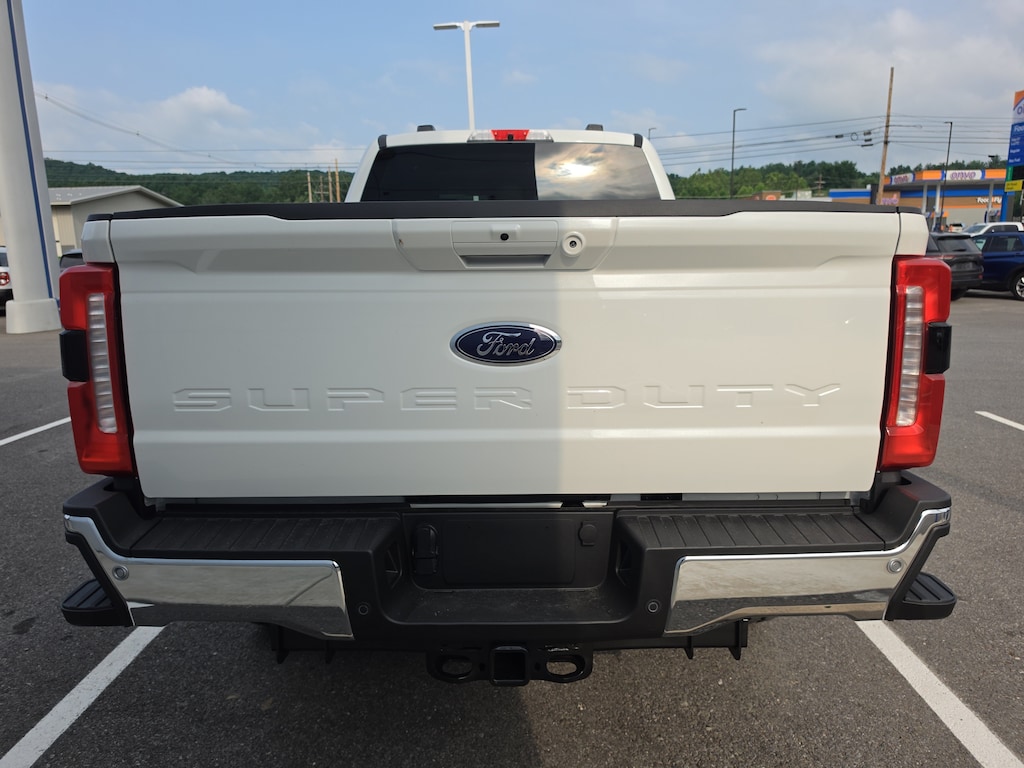 New 2026 Ford Super Duty F-350 LARIAT Truck Crew Cab