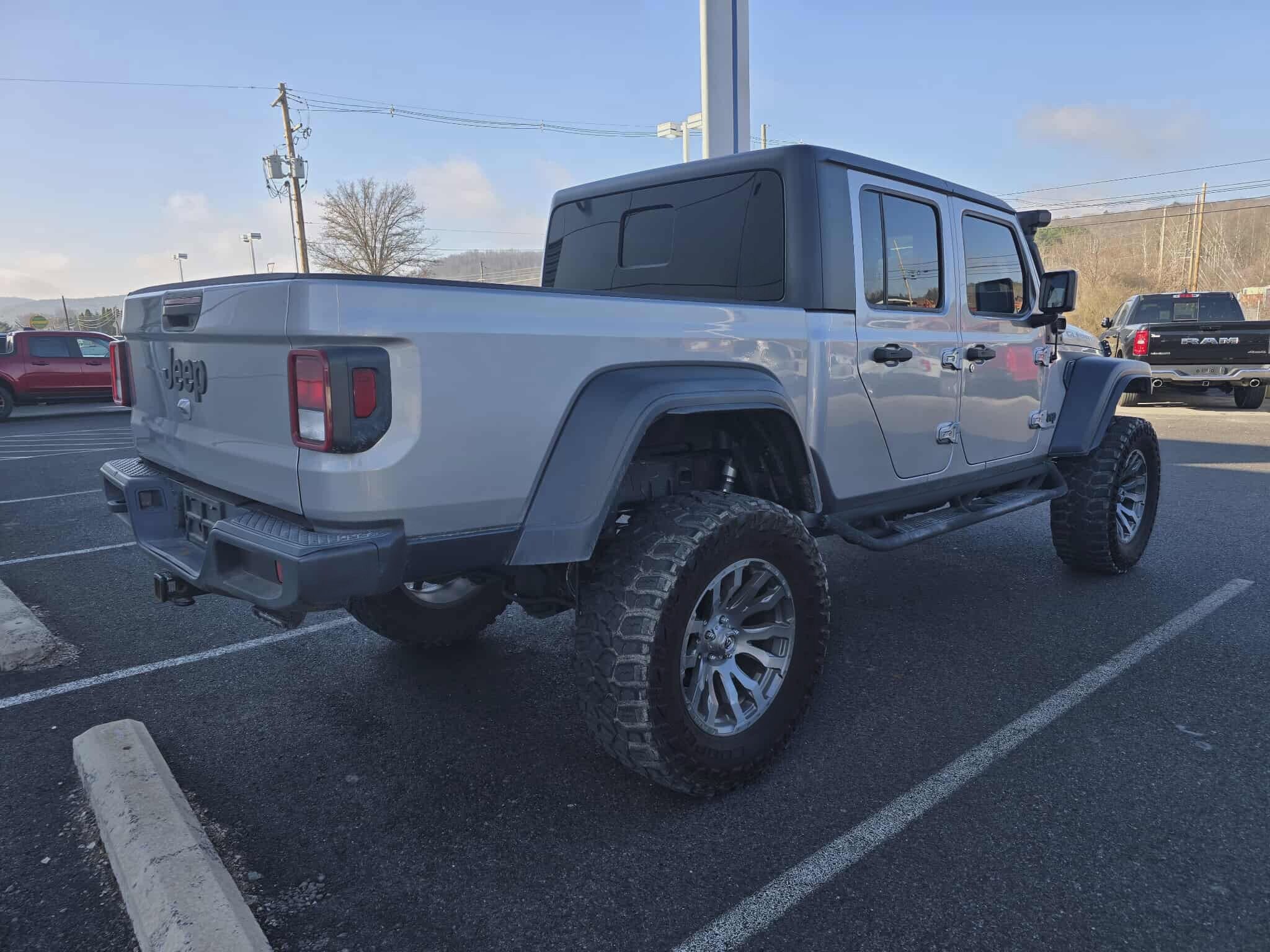2020 Jeep Gladiator Sport S photo 3