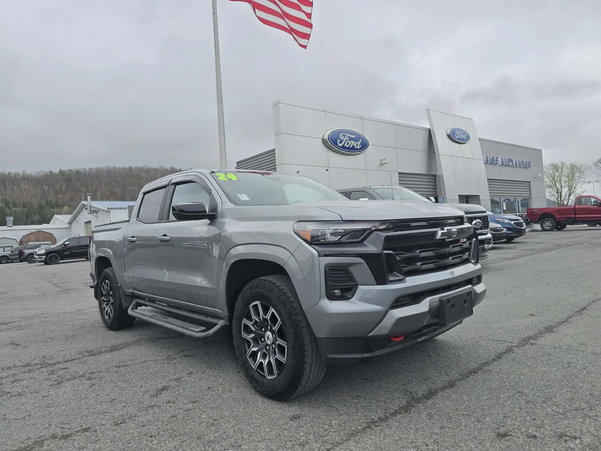 2024 Chevrolet Colorado 4WD Z71 Crew Cab Short Box's photo