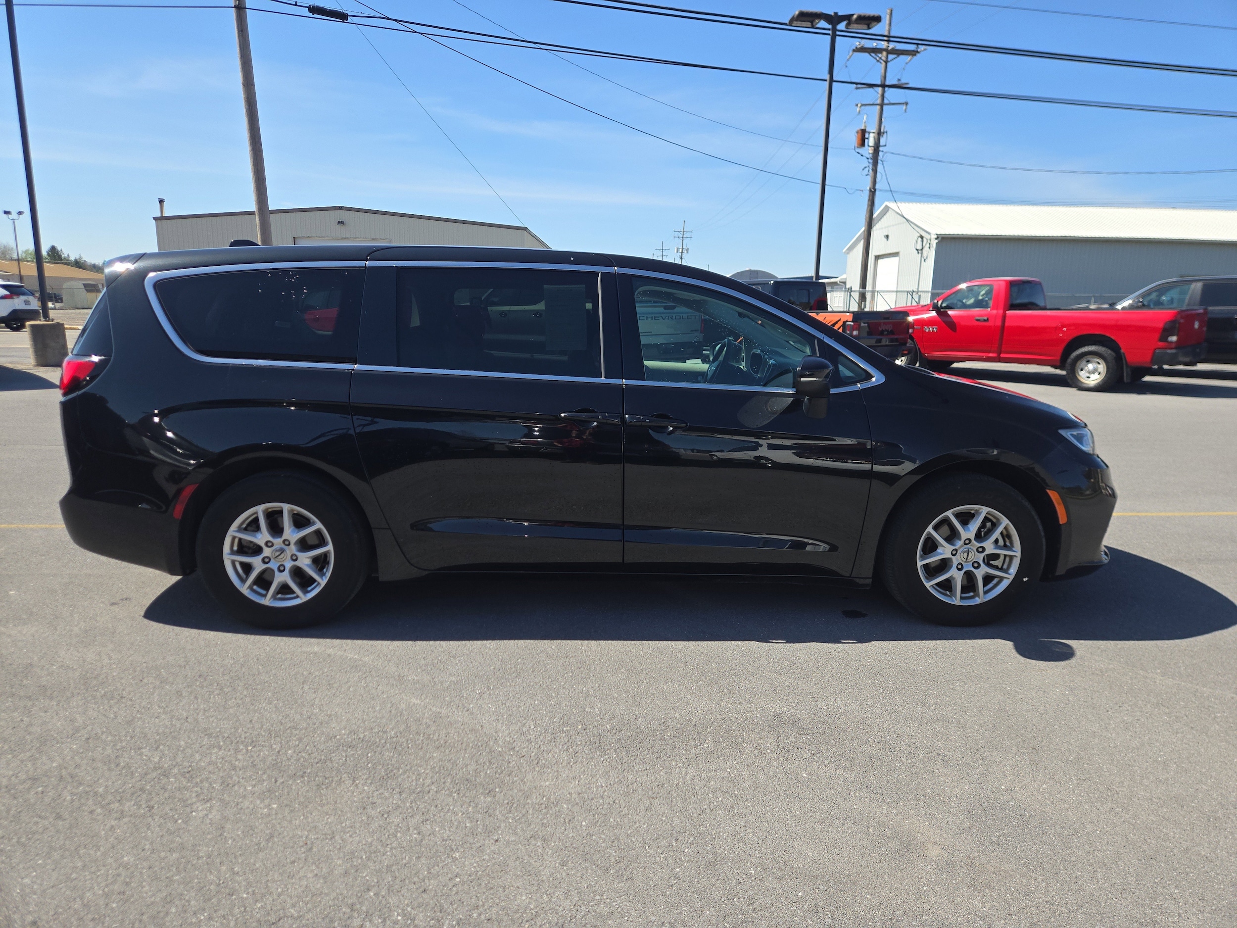 Used 2023 Chrysler Pacifica Touring L with VIN 2C4RC1BG6PR529578 for sale in Montoursville, PA