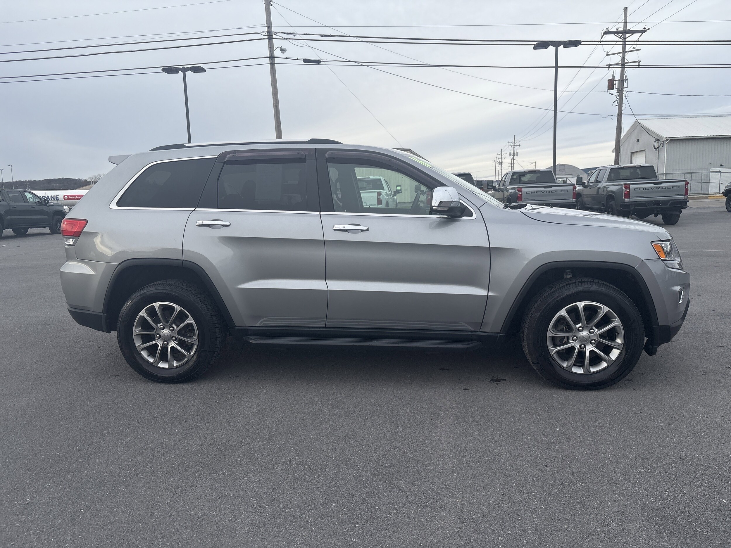 2016 Jeep Grand Cherokee Limited photo 2