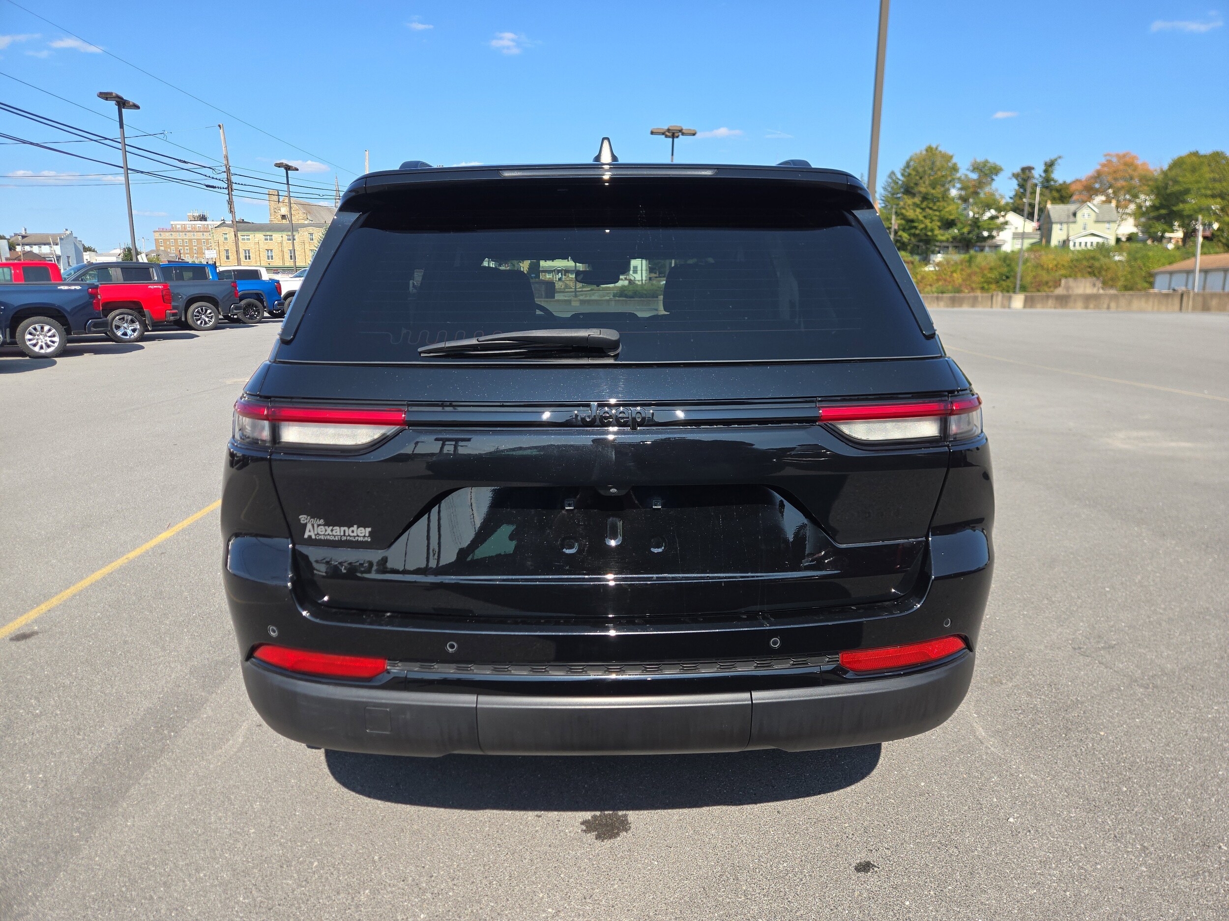2023 Jeep Grand Cherokee Altitude photo 2