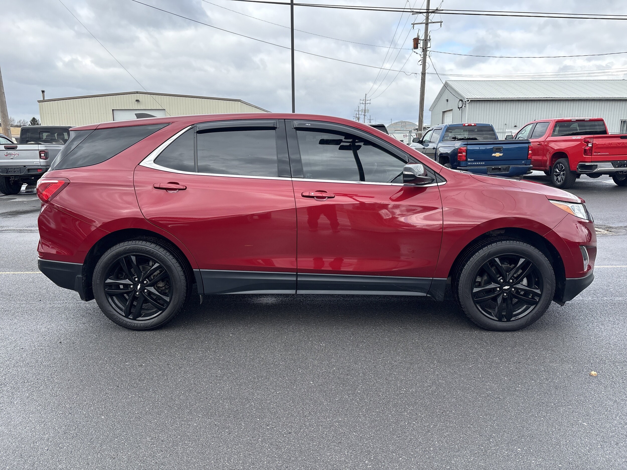 2020 Chevrolet Equinox LT photo 2