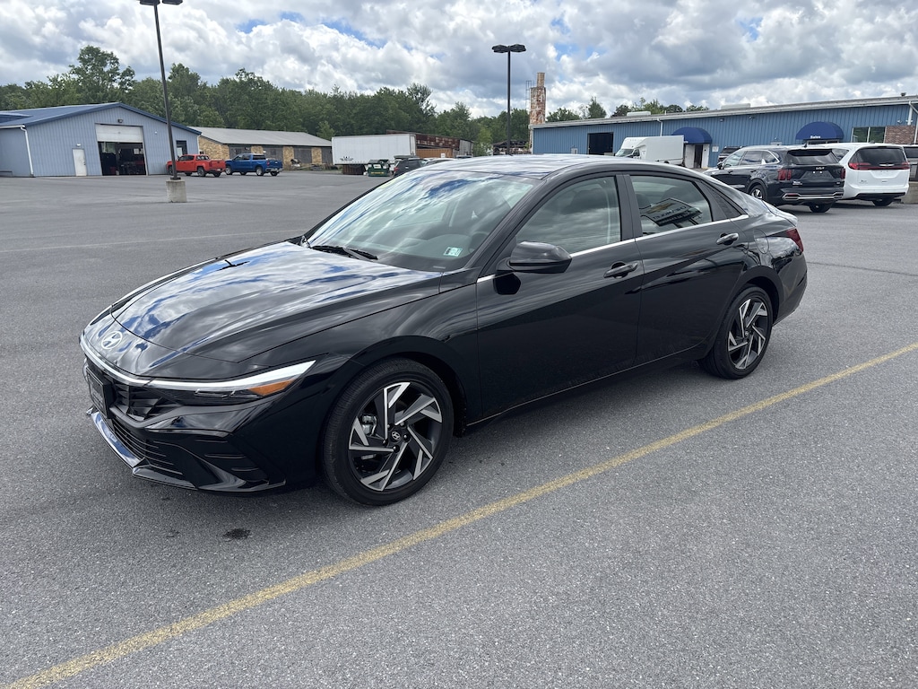 Used 2025 Hyundai Elantra SEL Convenience Sedan