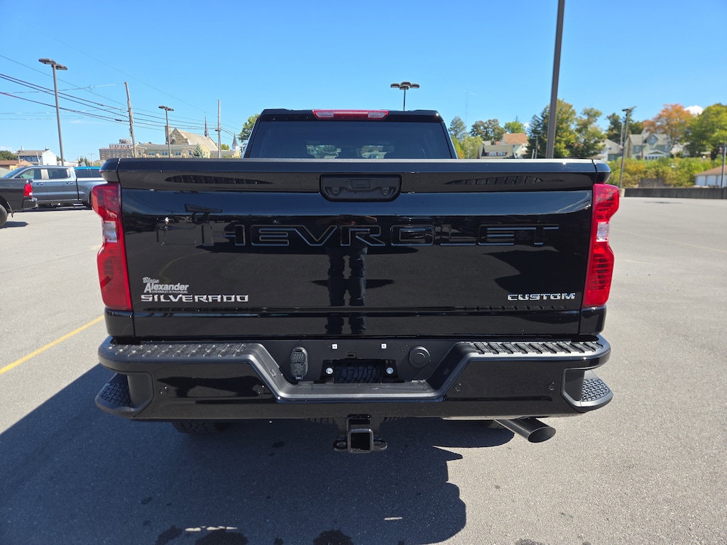 New 2025 Chevrolet Silverado 2500HD Custom Truck Crew Cab