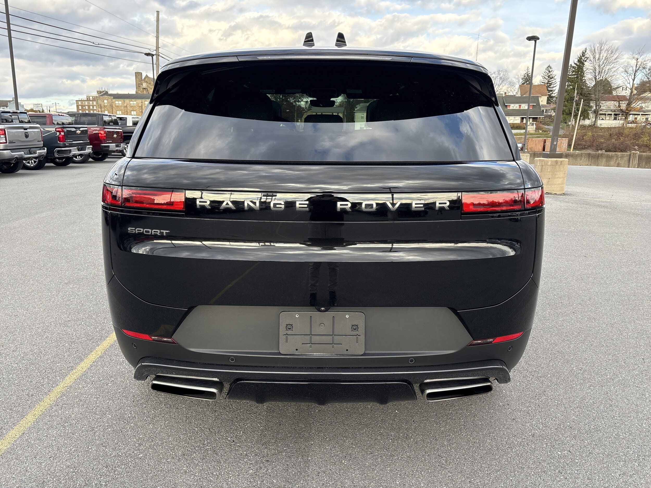 2024 Land Rover Range Rover Sport SE photo 3