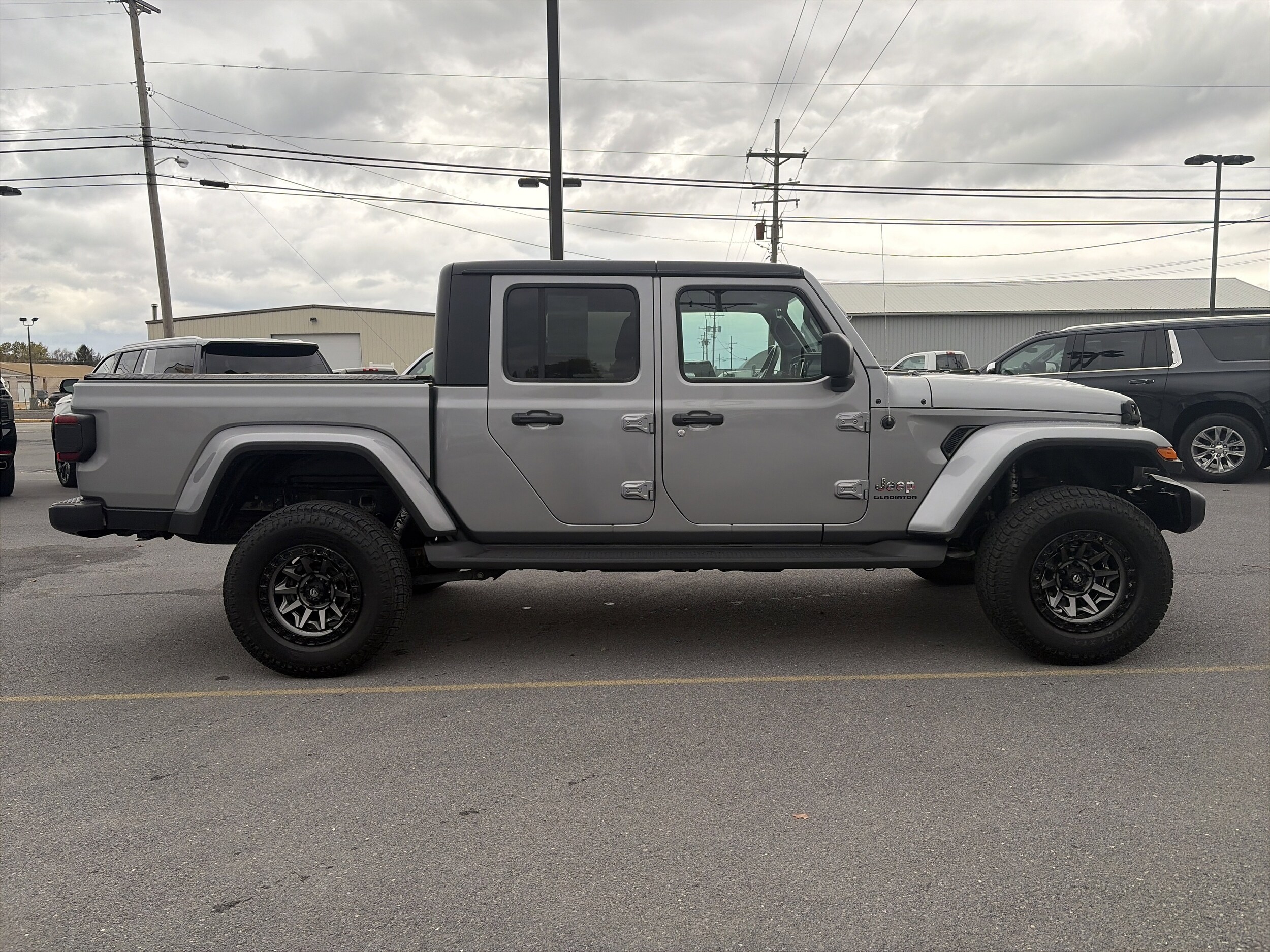 2020 Jeep Gladiator Overland photo 2