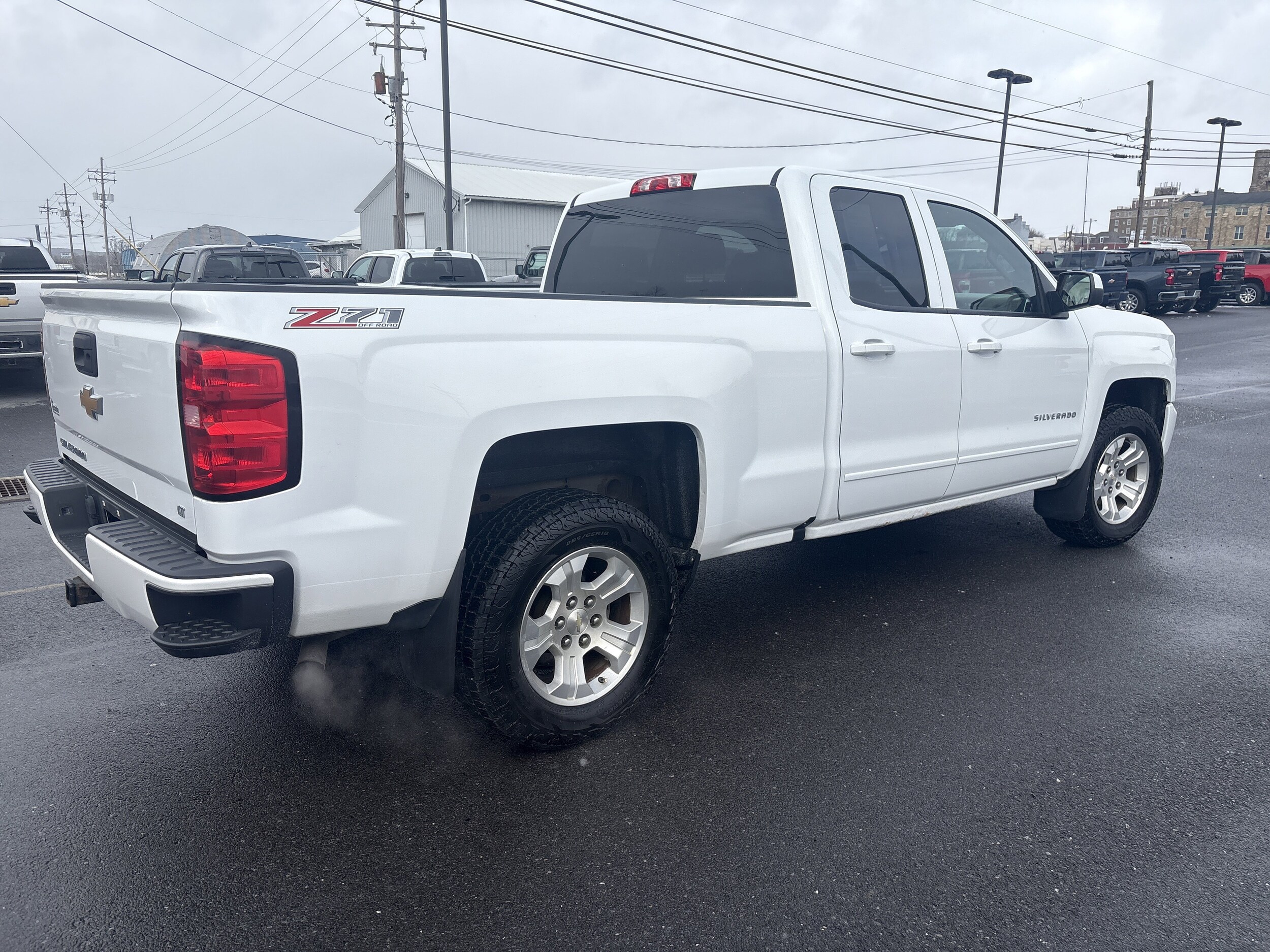 2017 Chevrolet Silverado 1500 LT photo 3