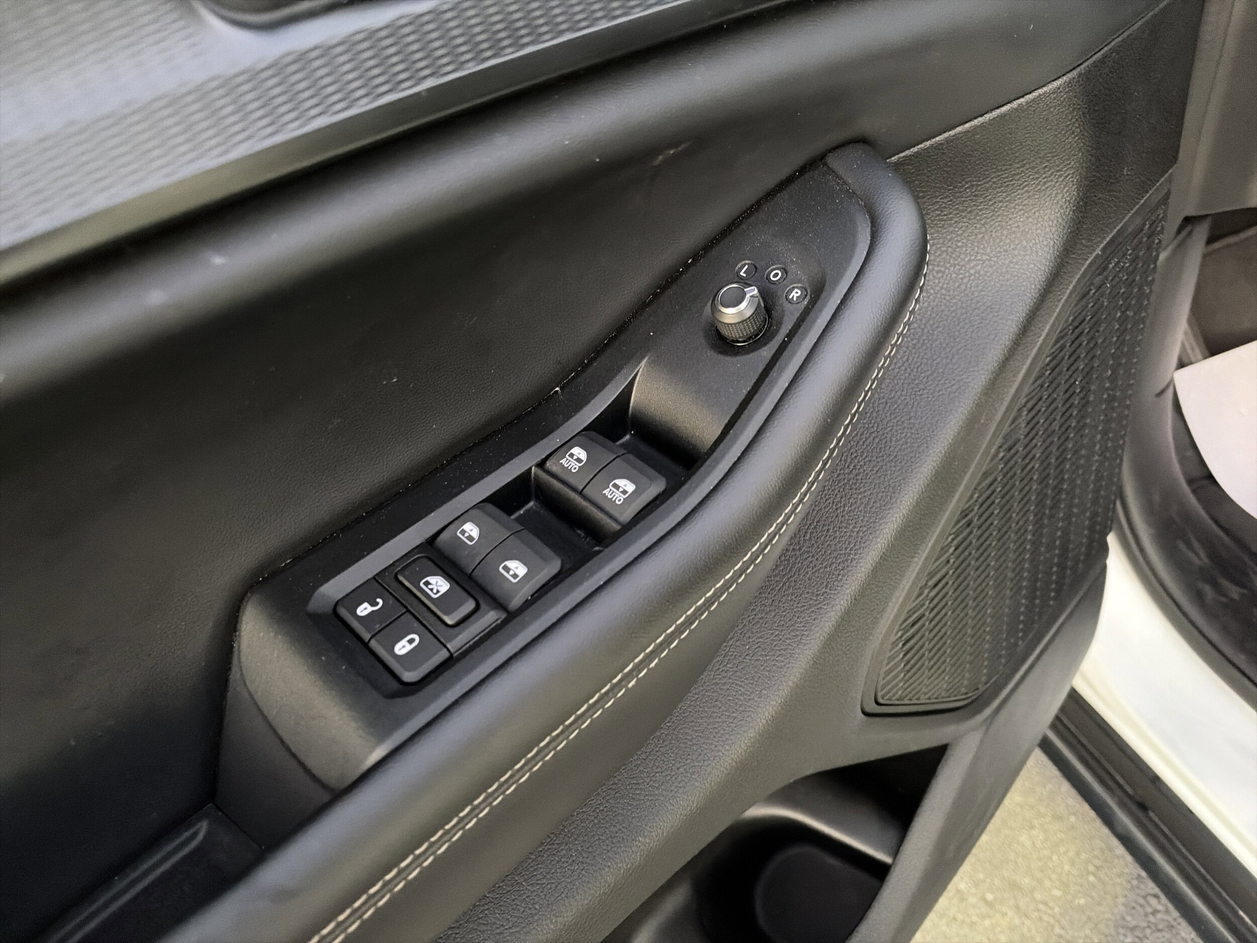 2024 Jeep Grand Cherokee Altitude photo 2
