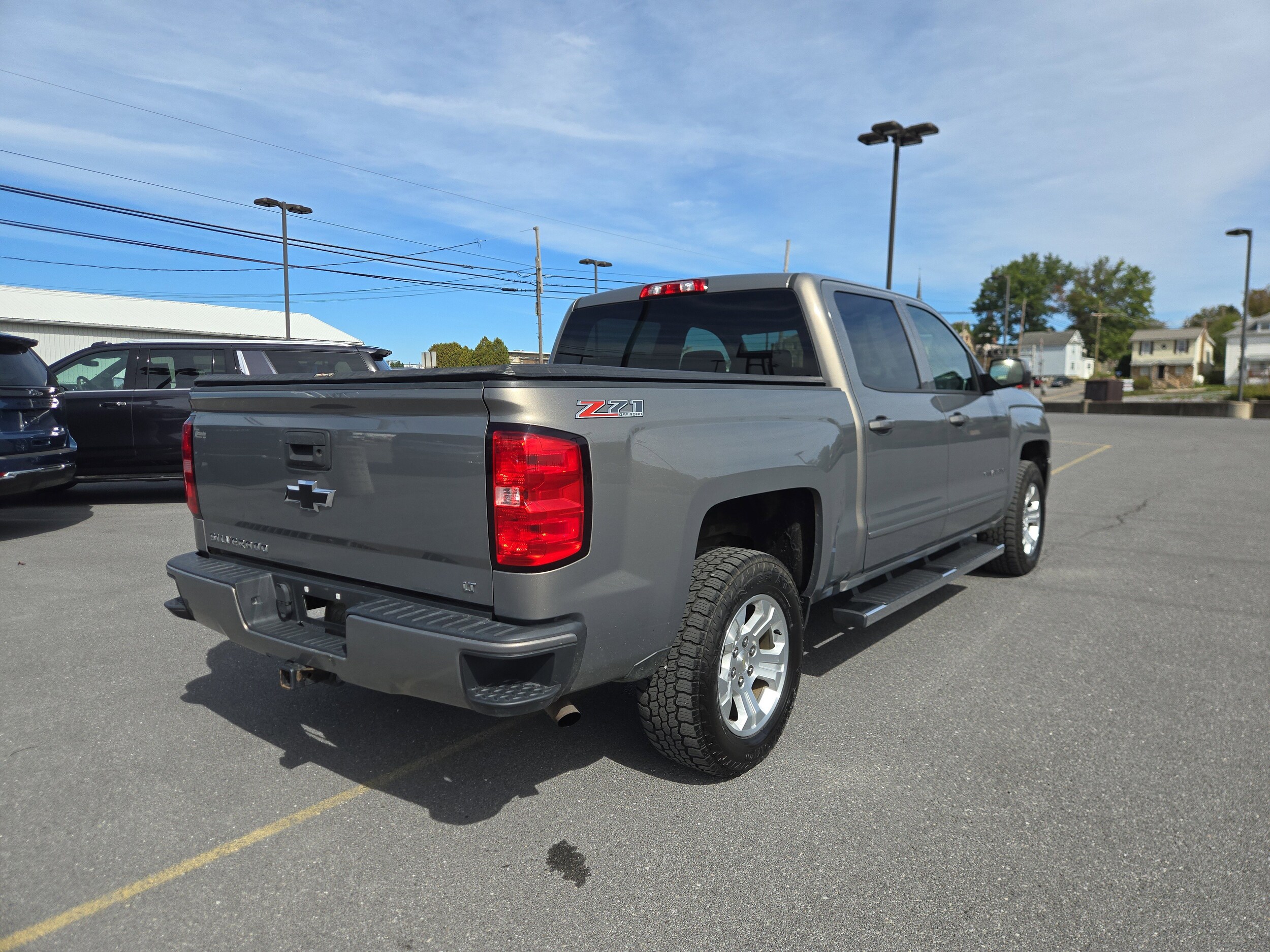 2017 Chevrolet Silverado 1500 LT photo 3