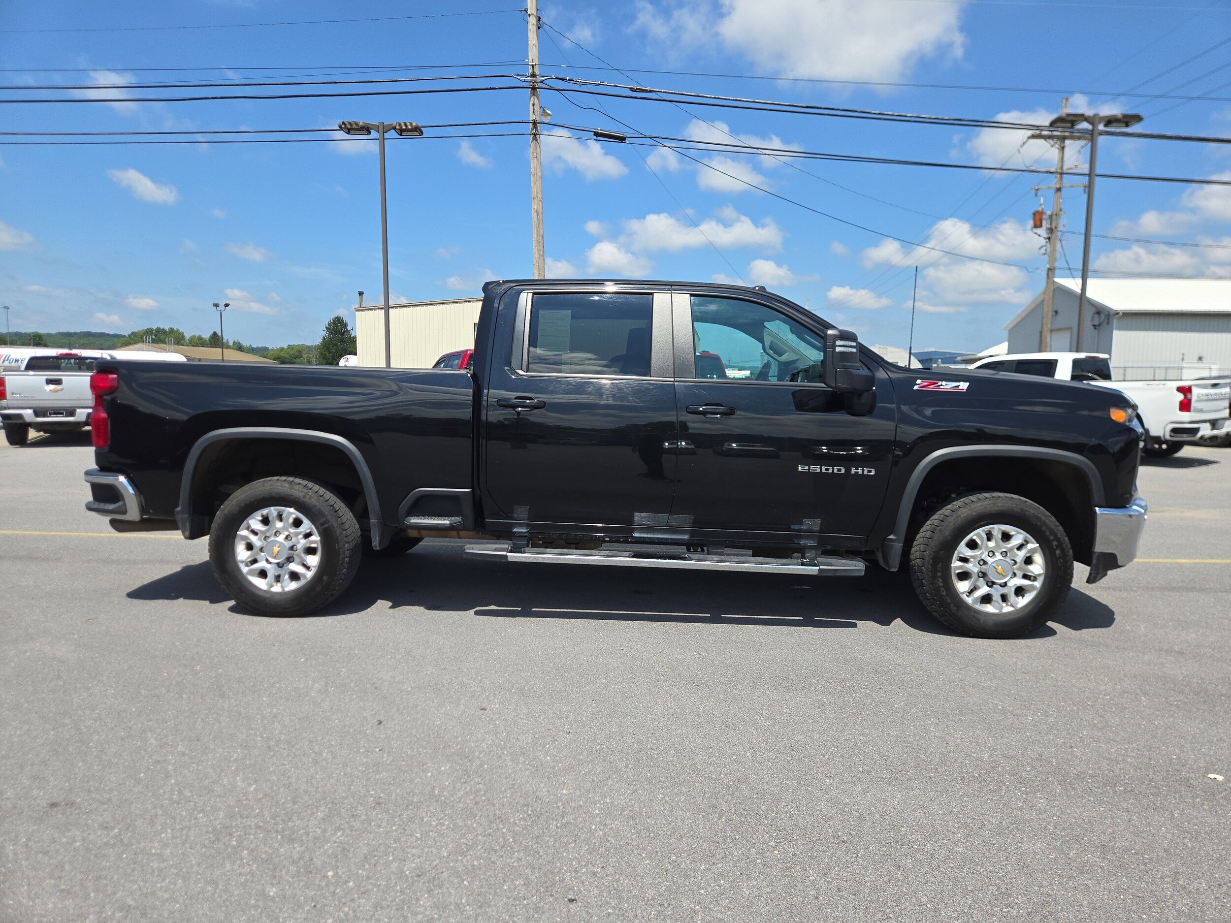 2023 Chevrolet Silverado 2500HD LT photo 2