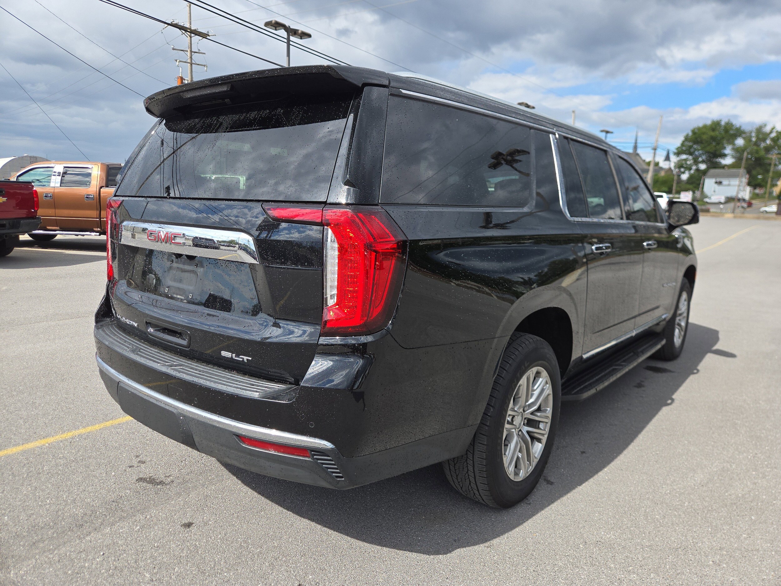 2021 Gmc Yukon XL SLT photo 2