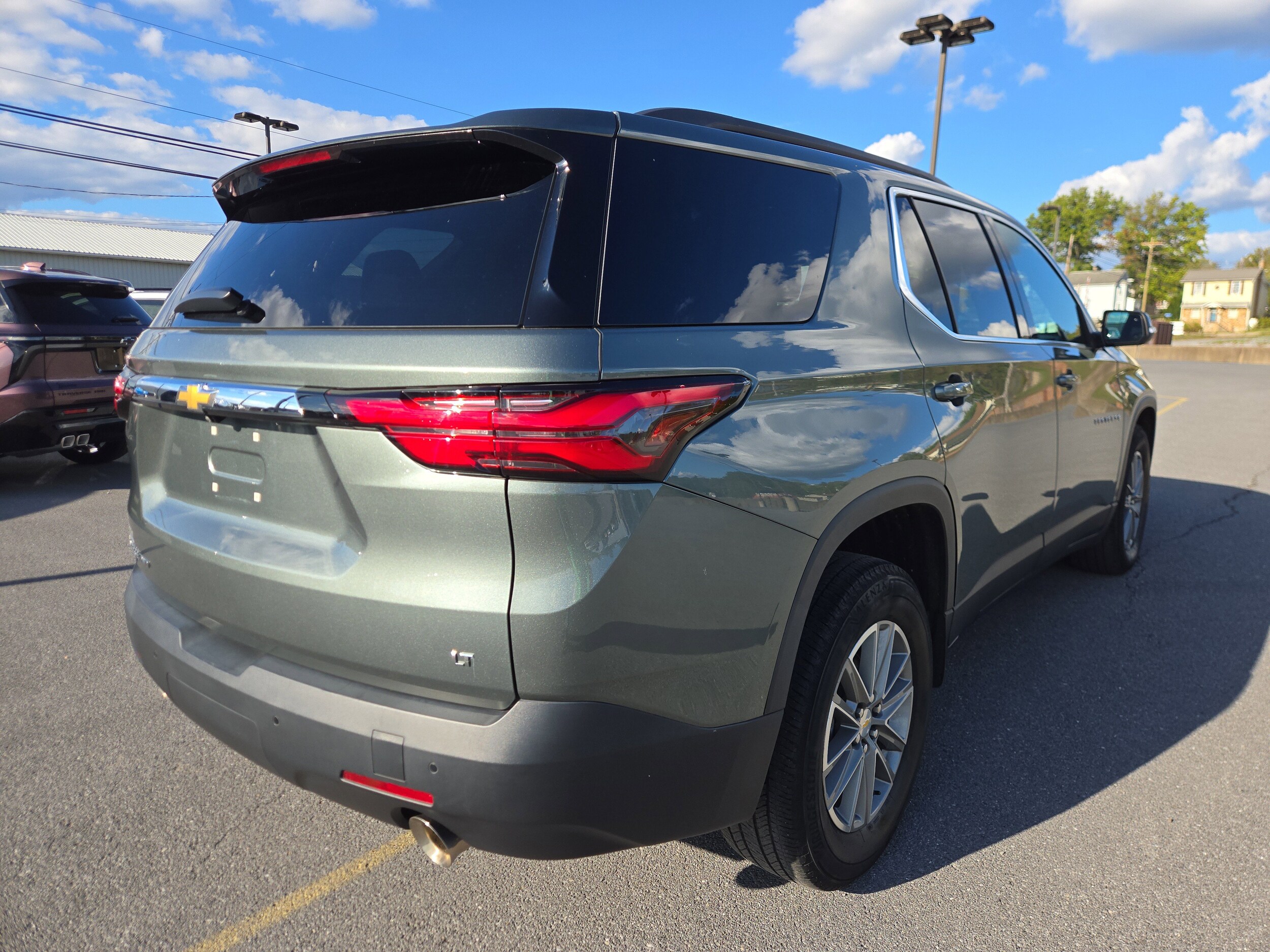 2023 Chevrolet Traverse Cloth photo 2