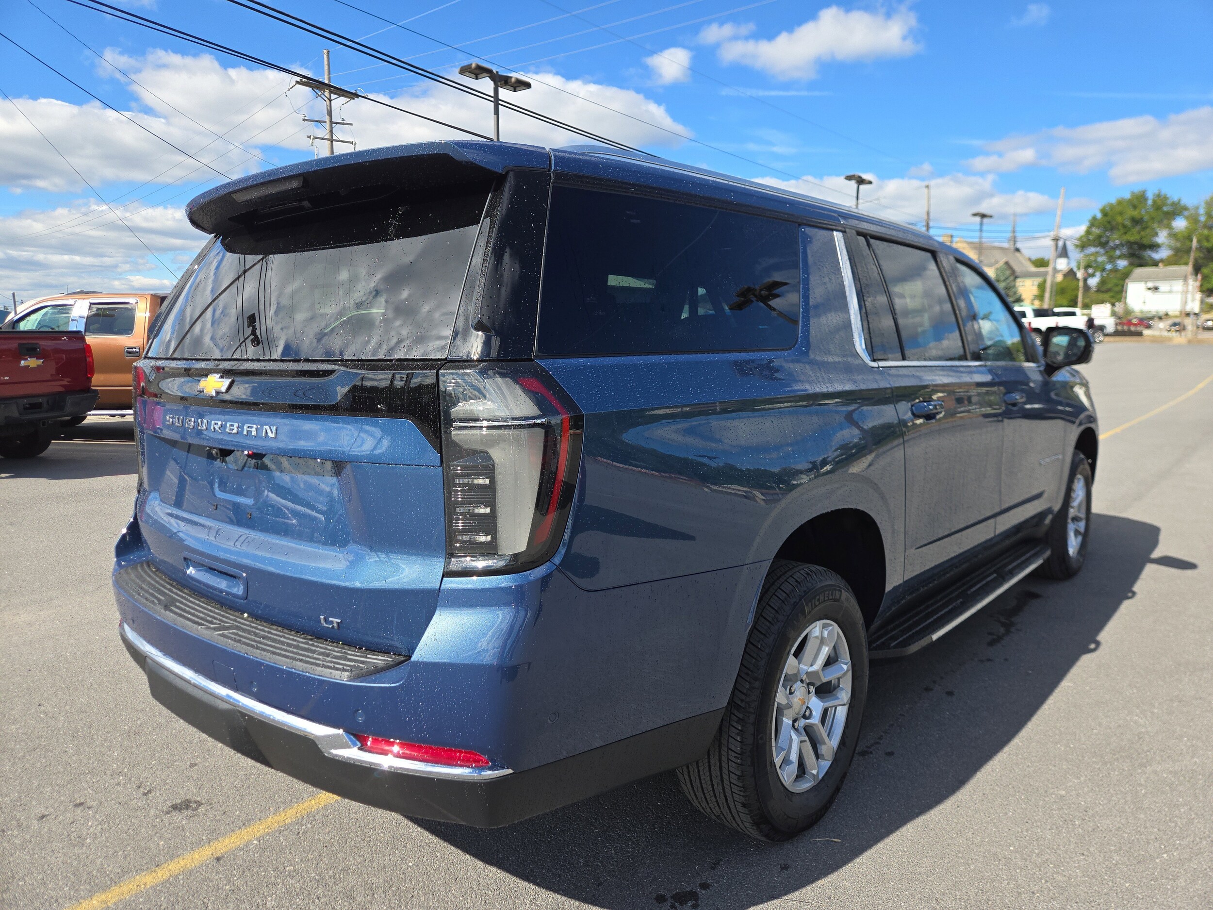 2025 Chevrolet Suburban LT photo 3