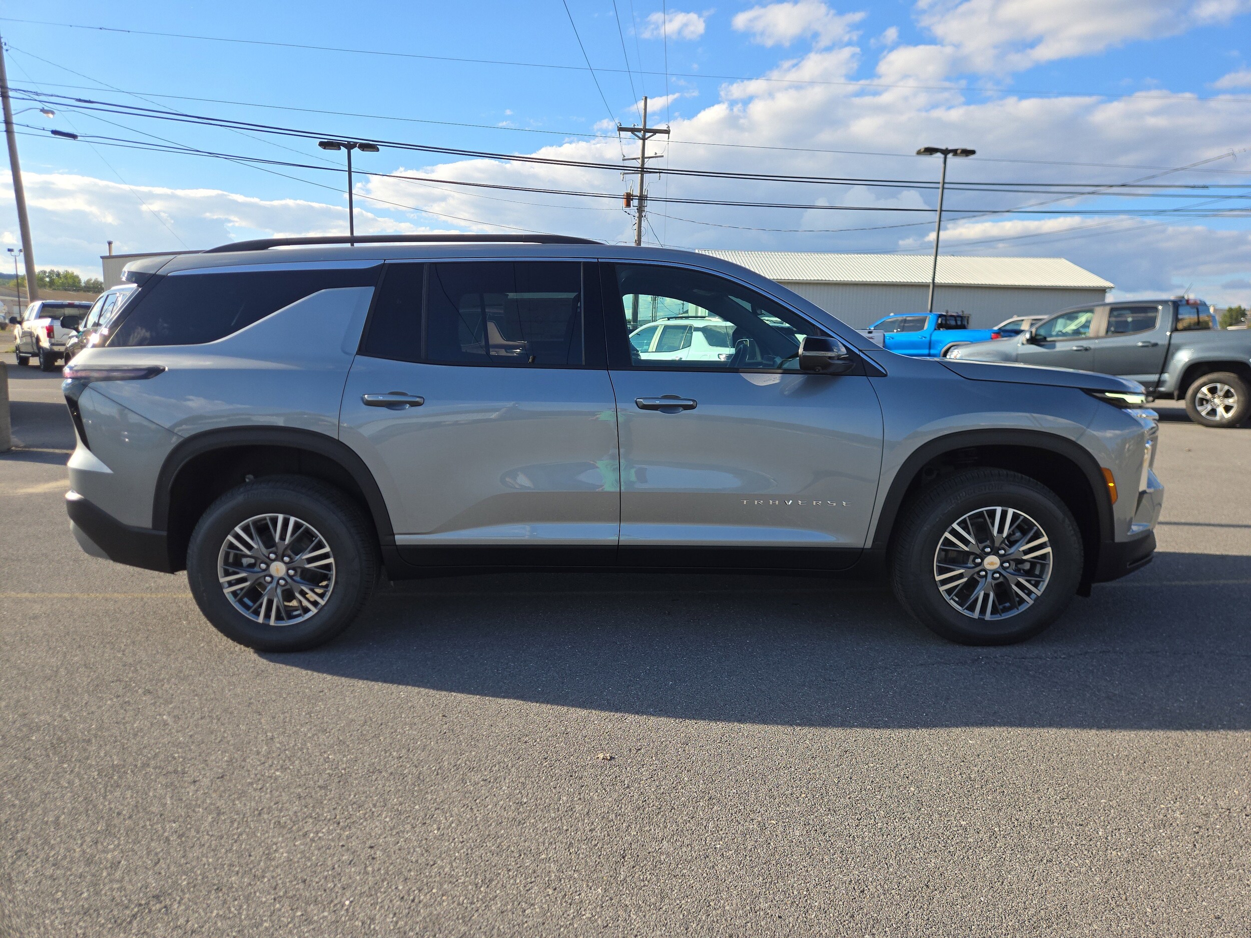 2026 Chevrolet Traverse photo 2