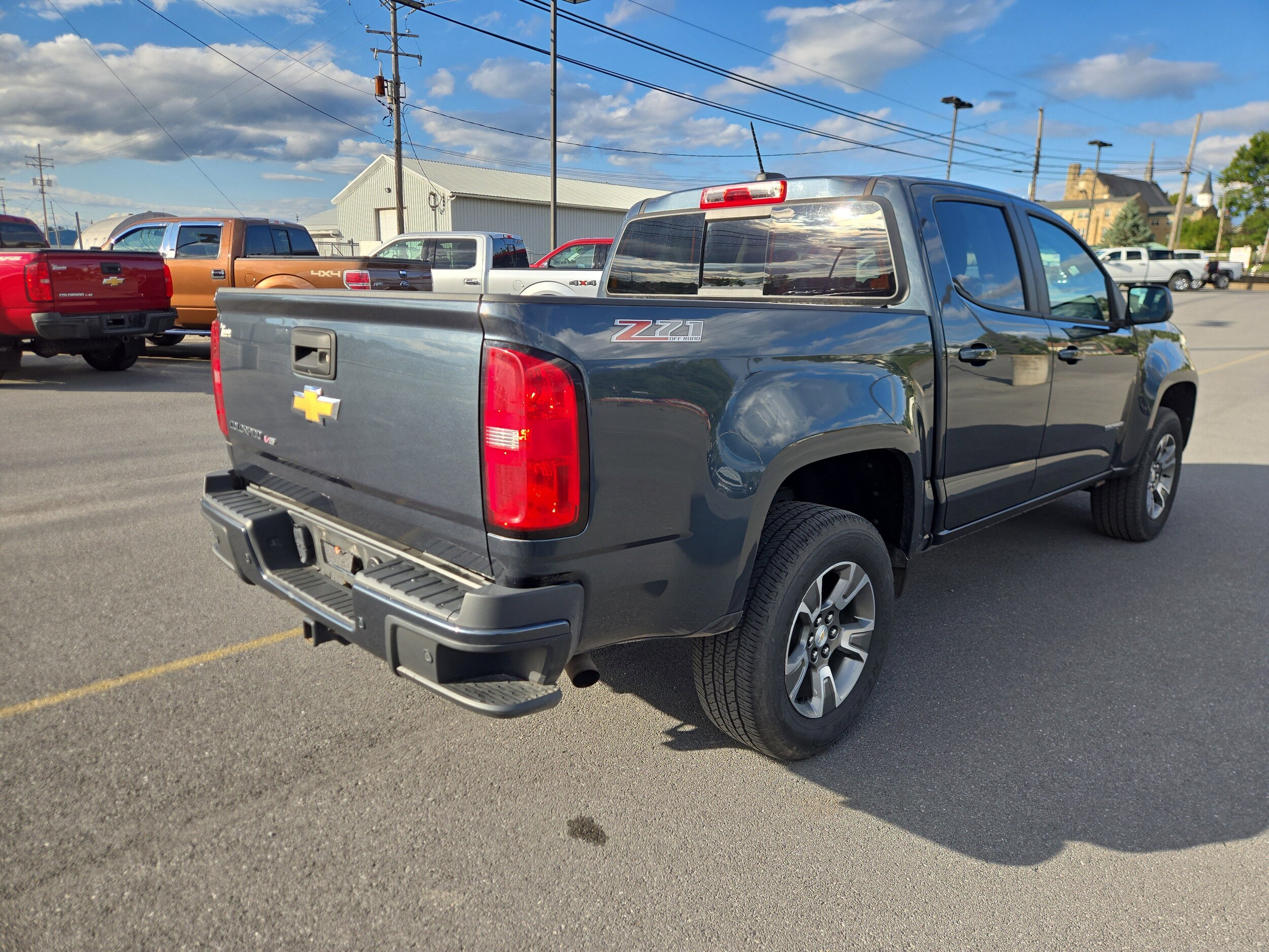 2019 Chevrolet Colorado Z71 photo 2