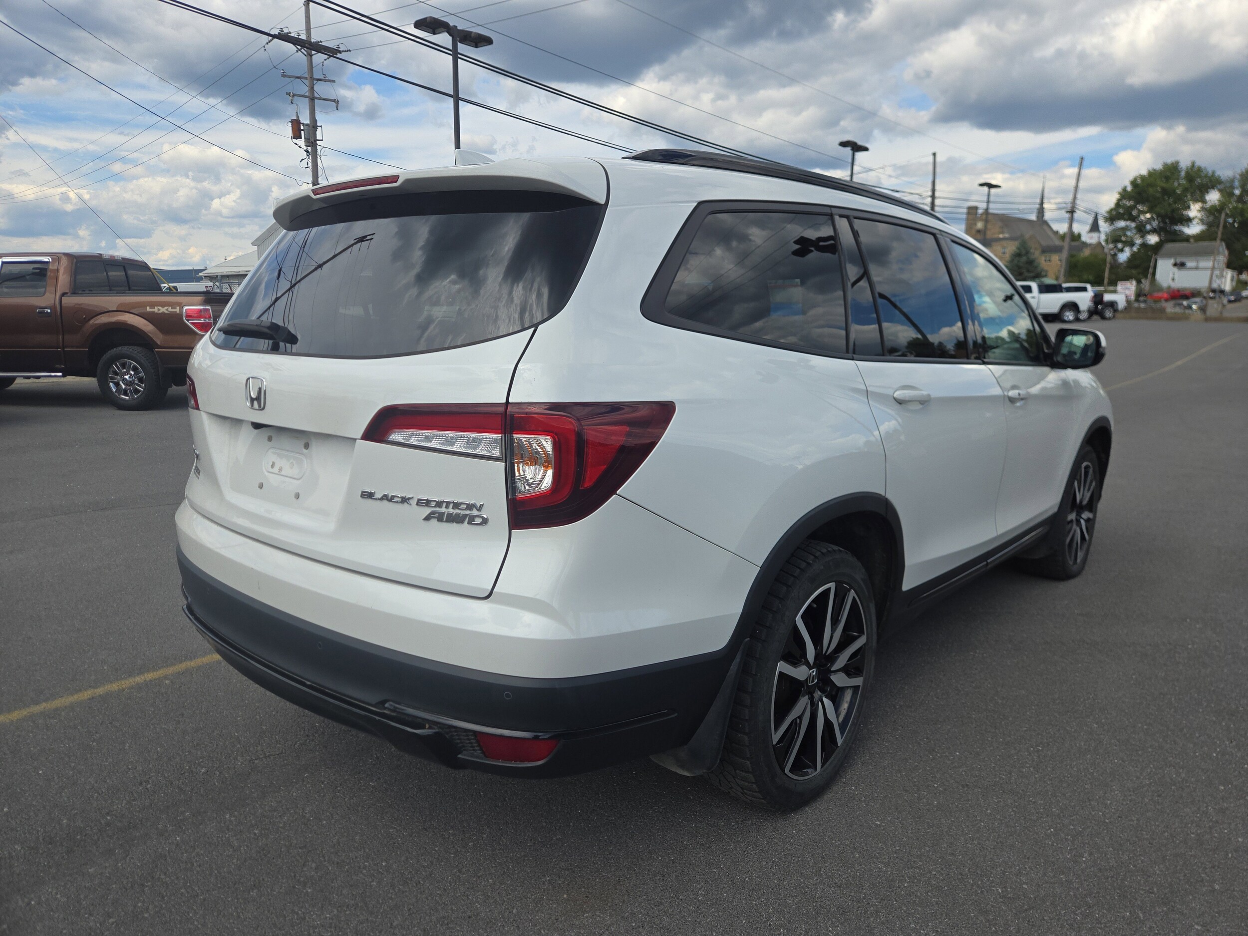 2021 Honda Pilot Black Edition photo 3