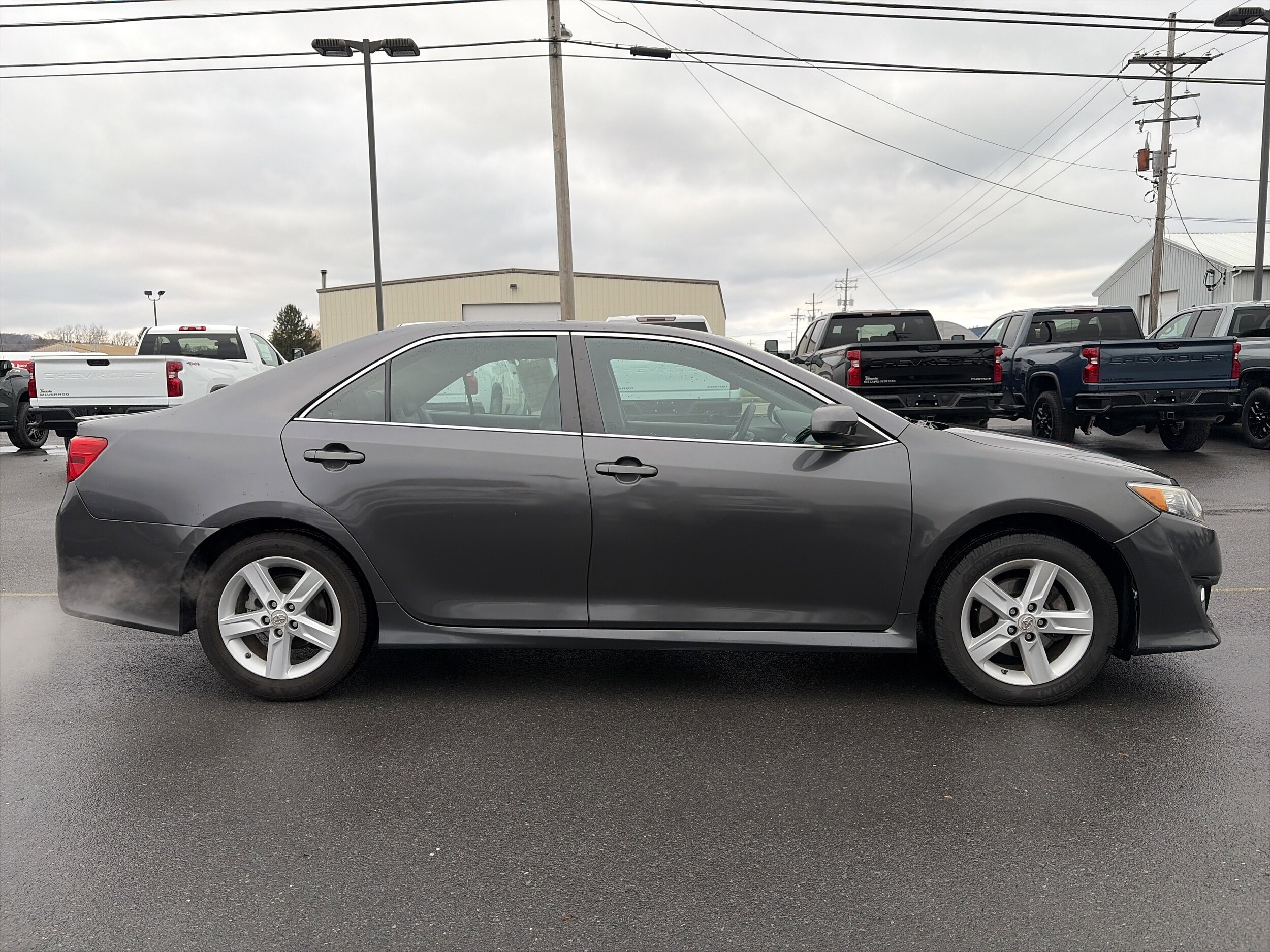 2013 Toyota Camry L photo 2