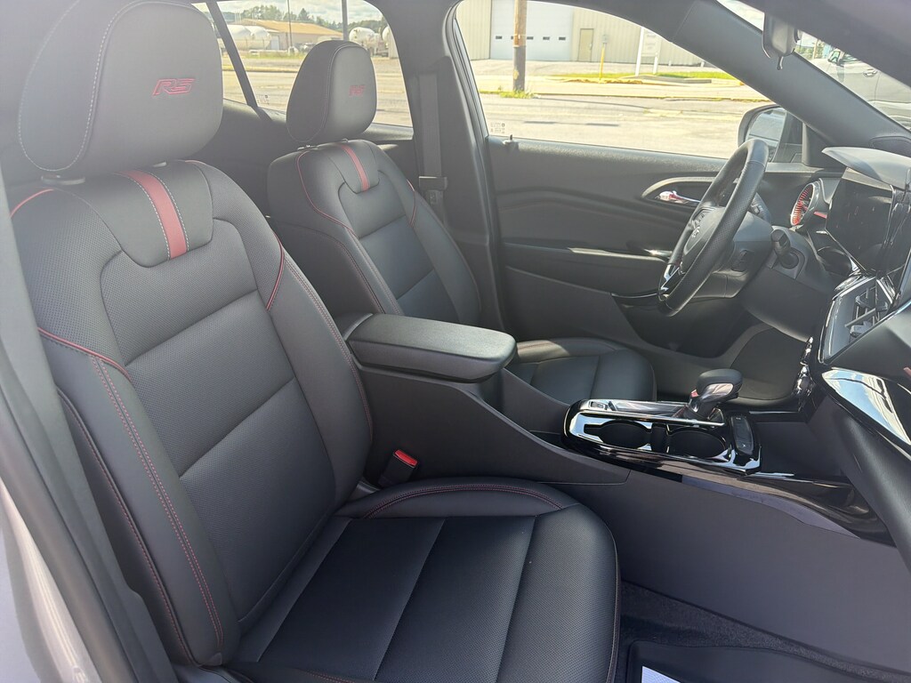 Used 2025 Chevrolet Trax 2RS SUV