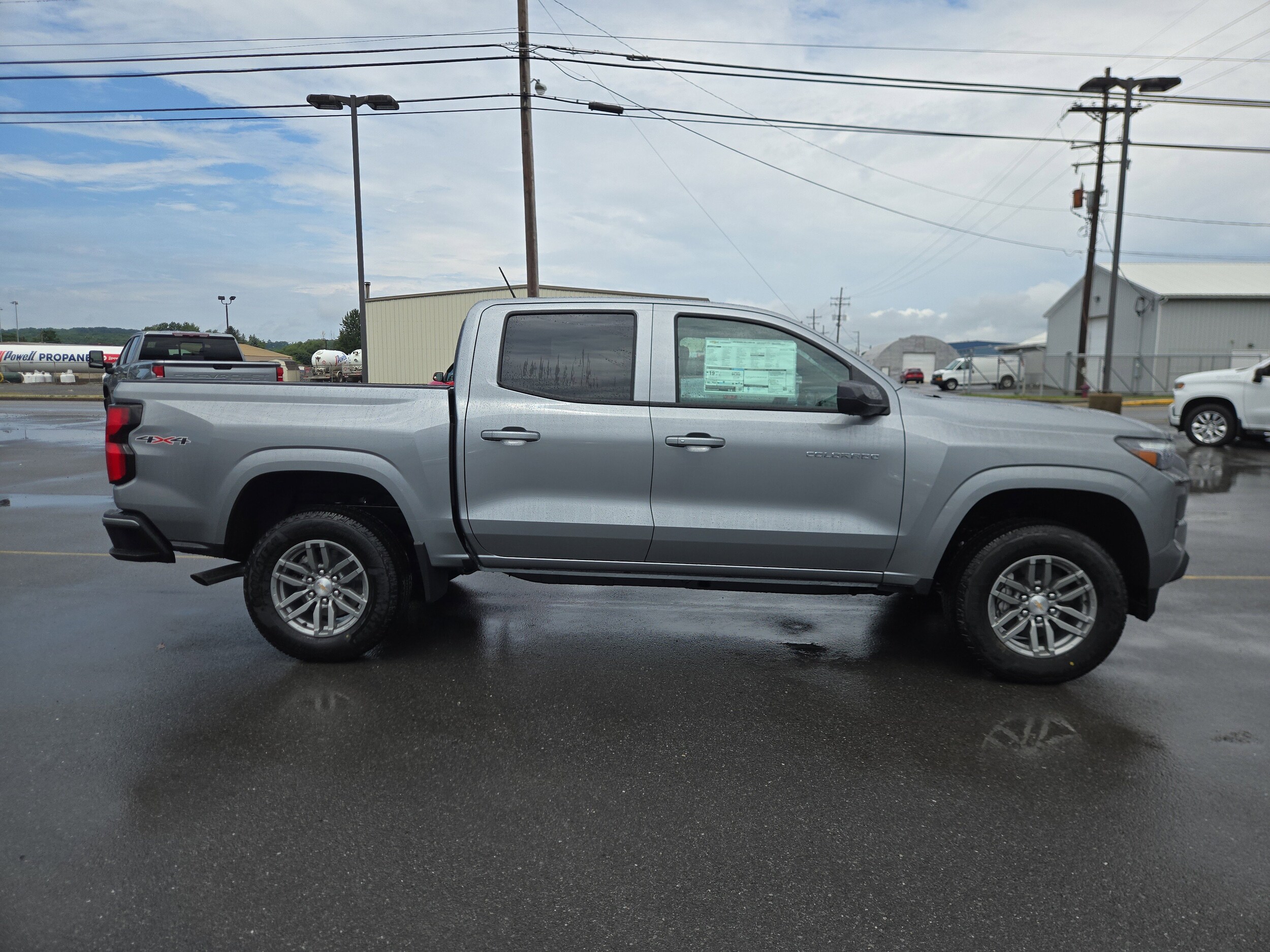 2025 Chevrolet Colorado Work Truck LT photo 2
