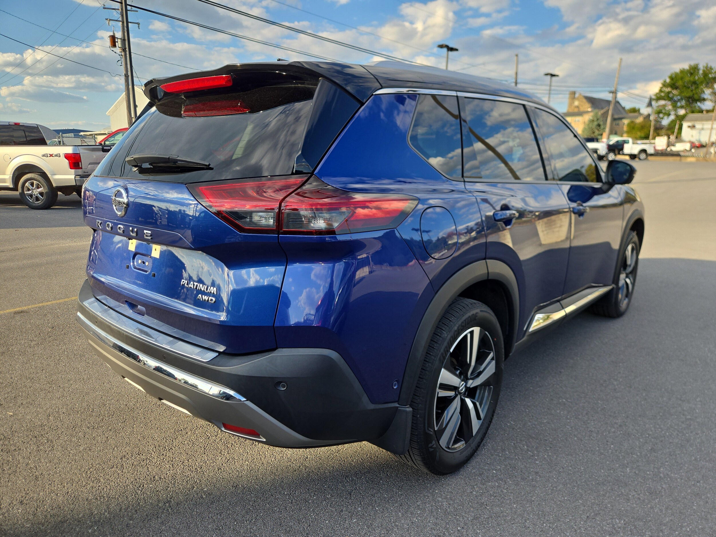 2021 Nissan Rogue Platinum photo 3