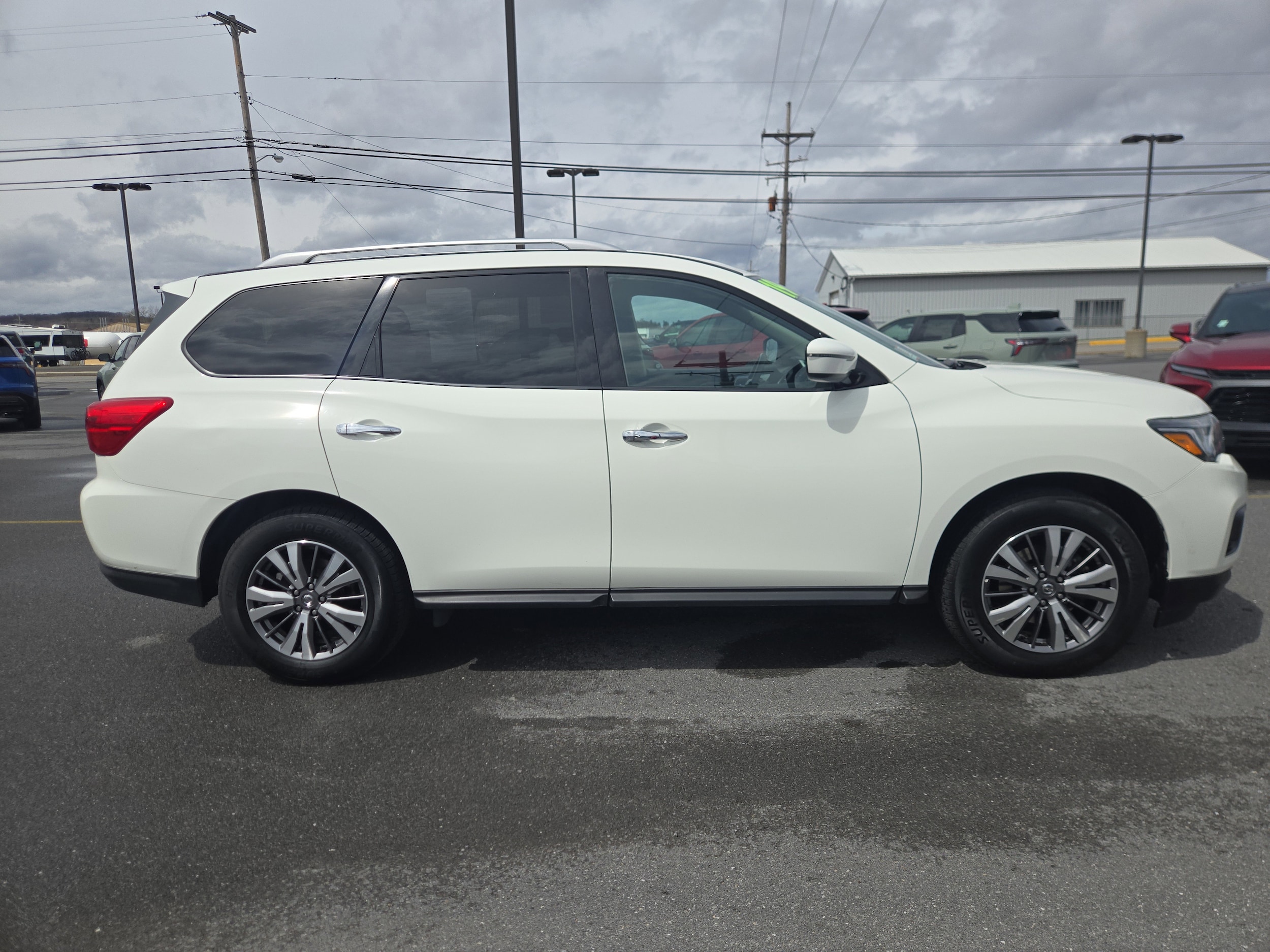 Used 2019 Nissan Pathfinder SV with VIN 5N1DR2MM1KC639730 for sale in Montoursville, PA