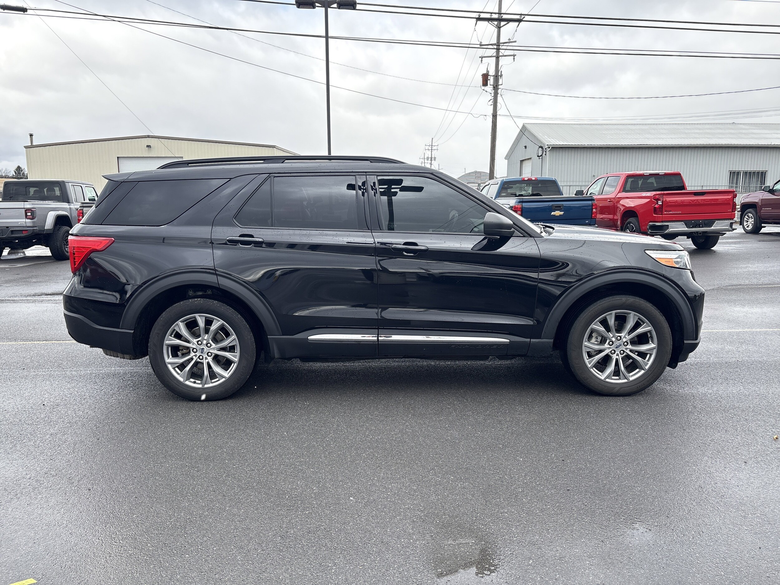 2020 Ford Explorer XLT photo 2