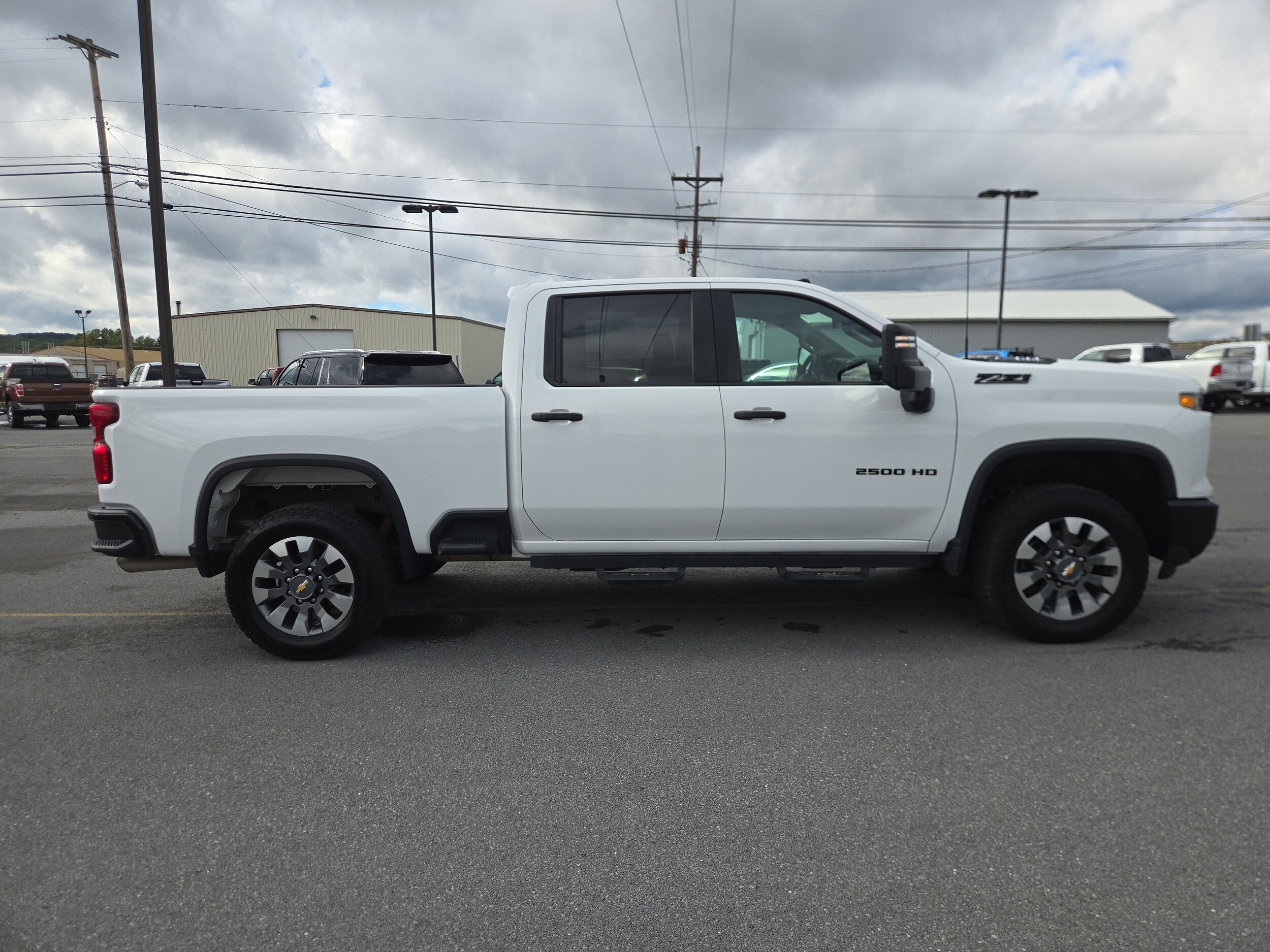 2024 Chevrolet Silverado 2500HD Custom photo 2