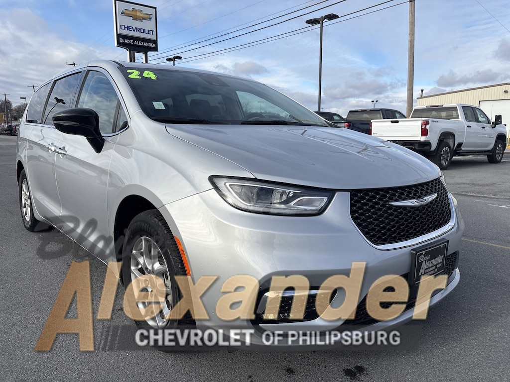 Used 2024 Chrysler Pacifica Touring L Van Passenger Van