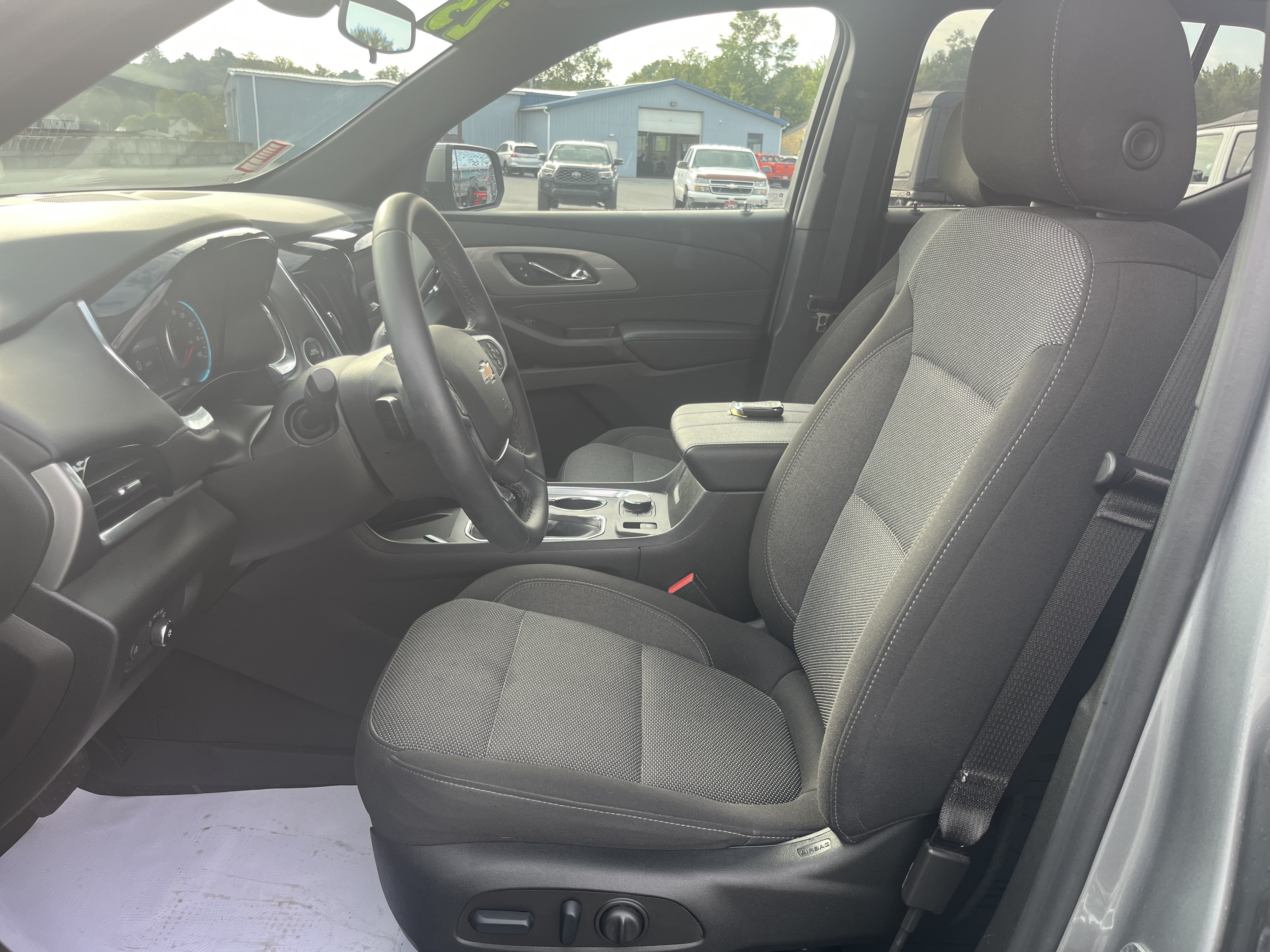 Used 2023 Chevrolet Traverse LT Cloth SUV