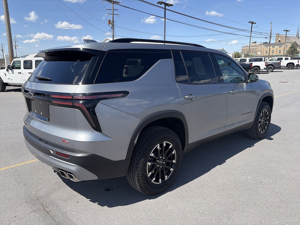 Used 2025 Chevrolet Traverse AWD Z71 SUV