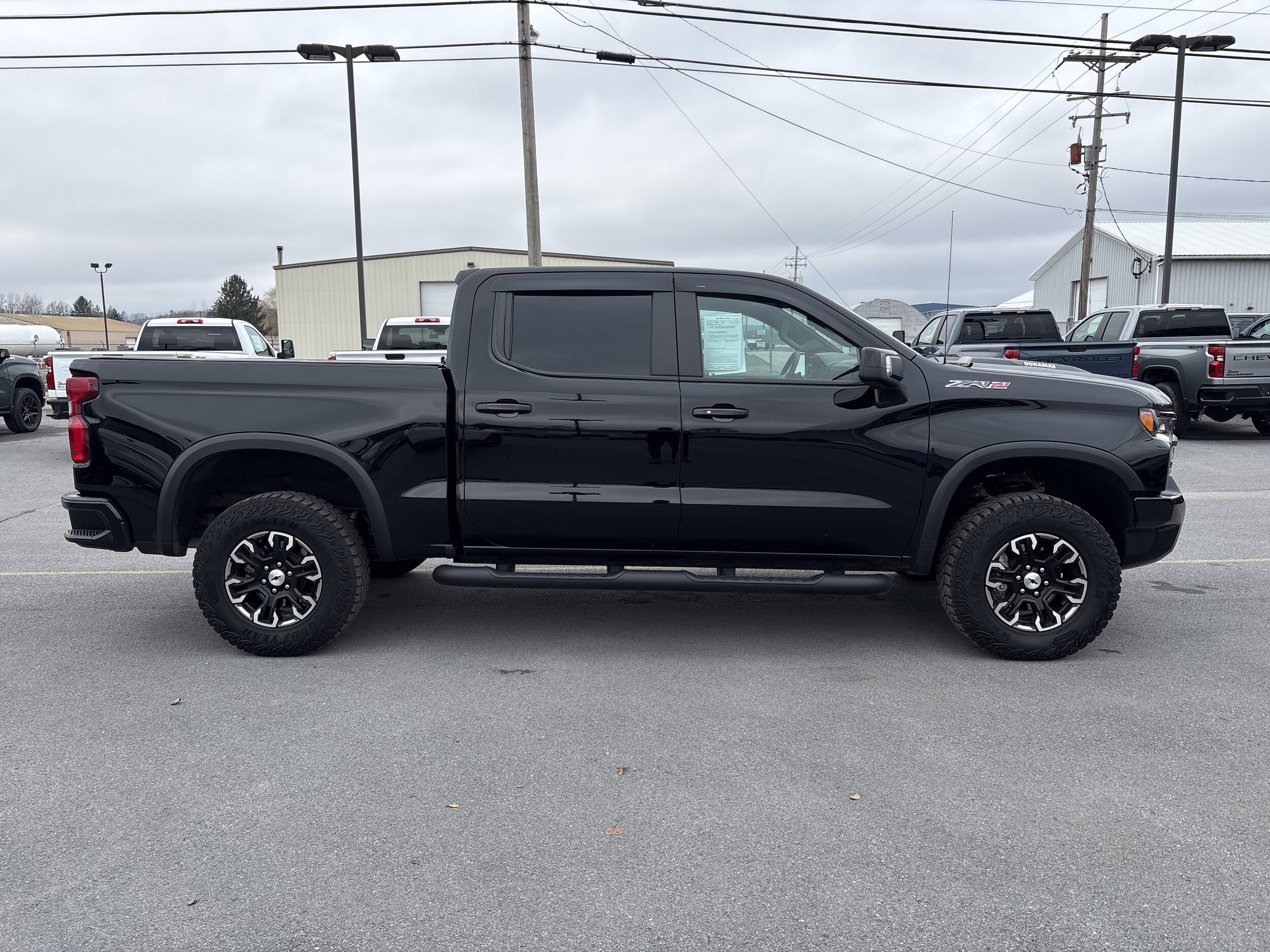 2025 Chevrolet Silverado 1500 ZR2 photo 2