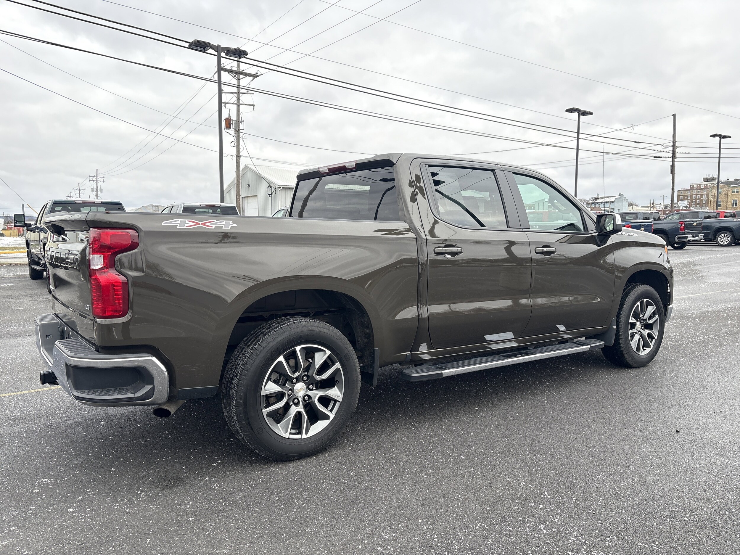 2023 Chevrolet Silverado 1500 LT photo 2