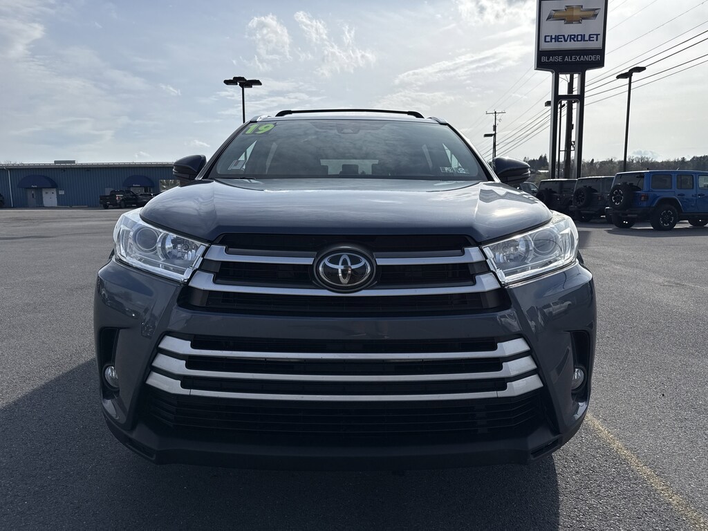 Used 2019 Toyota Highlander SE SUV