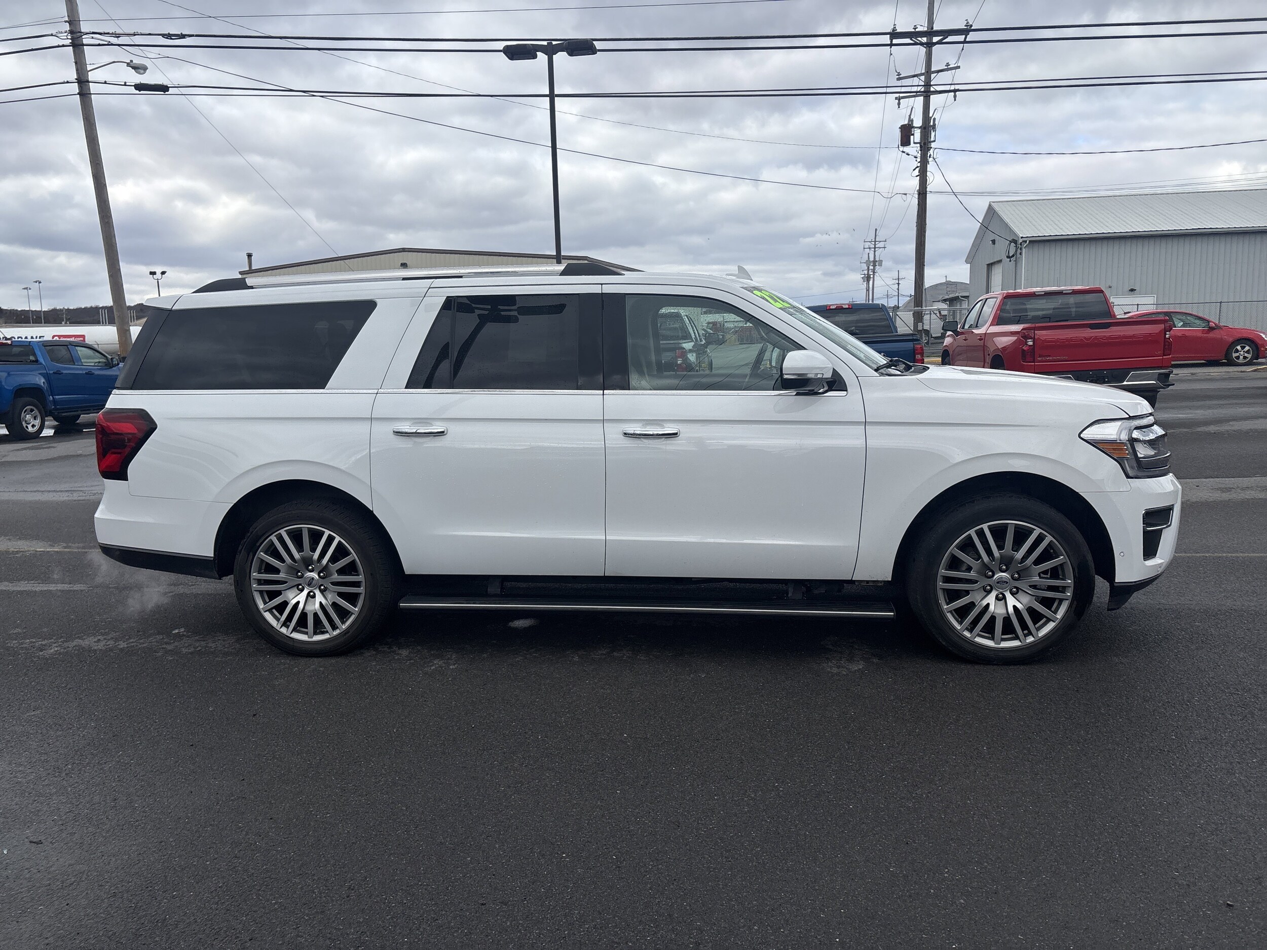 2022 Ford Expedition MAX Limited photo 2