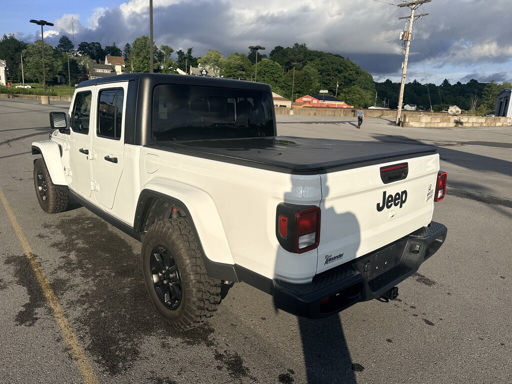 Used 2022 Jeep Gladiator Willys Truck Crew Cab