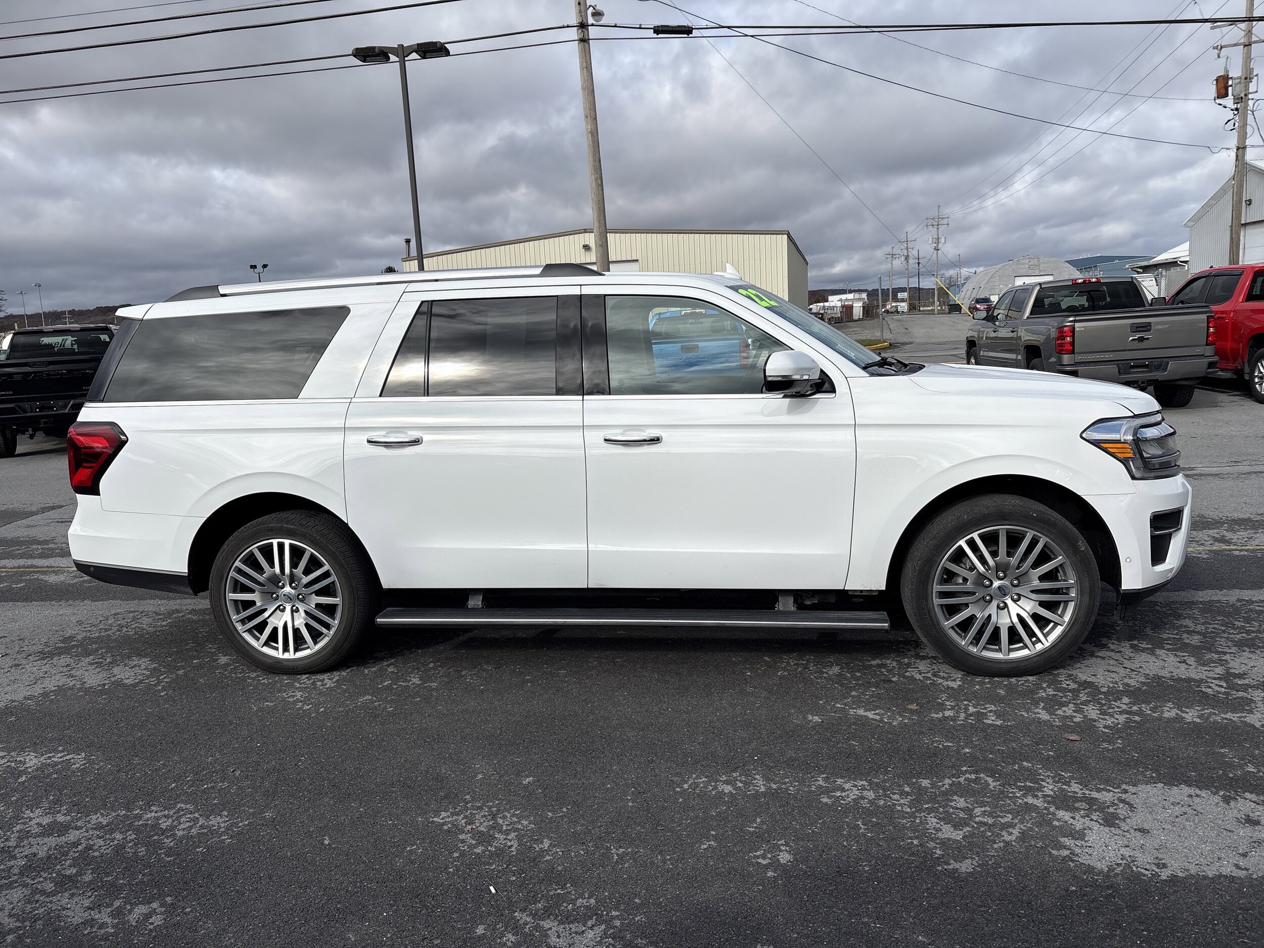 2022 Ford Expedition MAX Limited photo 2