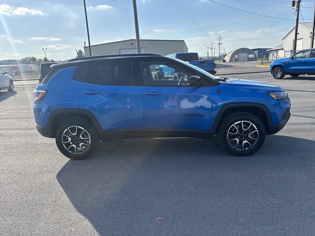 Used 2025 Jeep Compass Trailhawk SUV