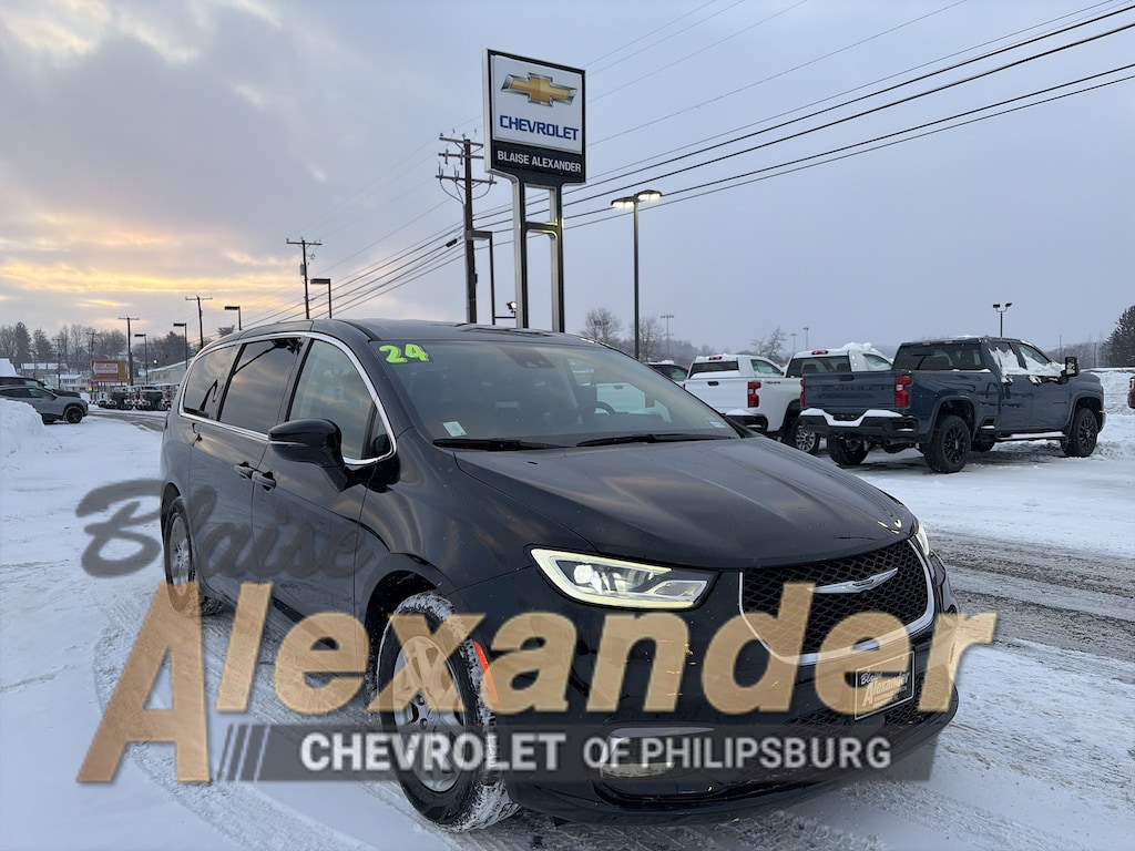 Used 2024 Chrysler Pacifica Touring L Van Passenger Van