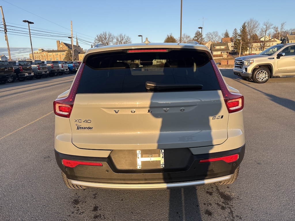 Used 2025 Volvo XC40 Core Bright Theme SUV